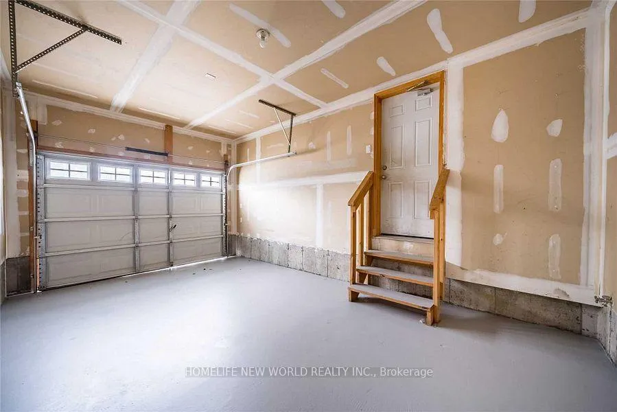 Photo 5 of 43 Oke Road, Clarington, Courtice — HOMEH