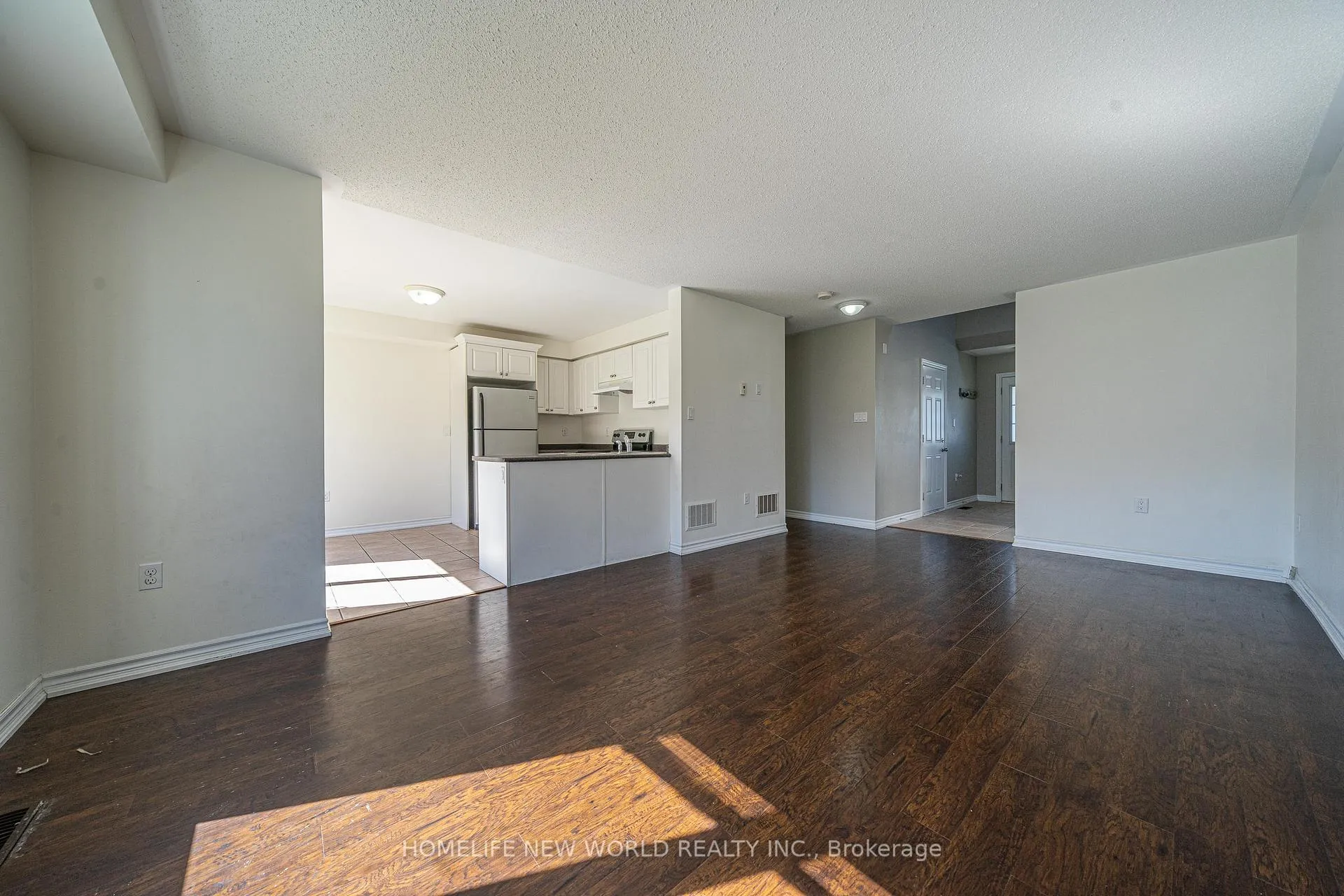 Photo 10 of 43 Oke Road, Clarington, Courtice — HOMEH