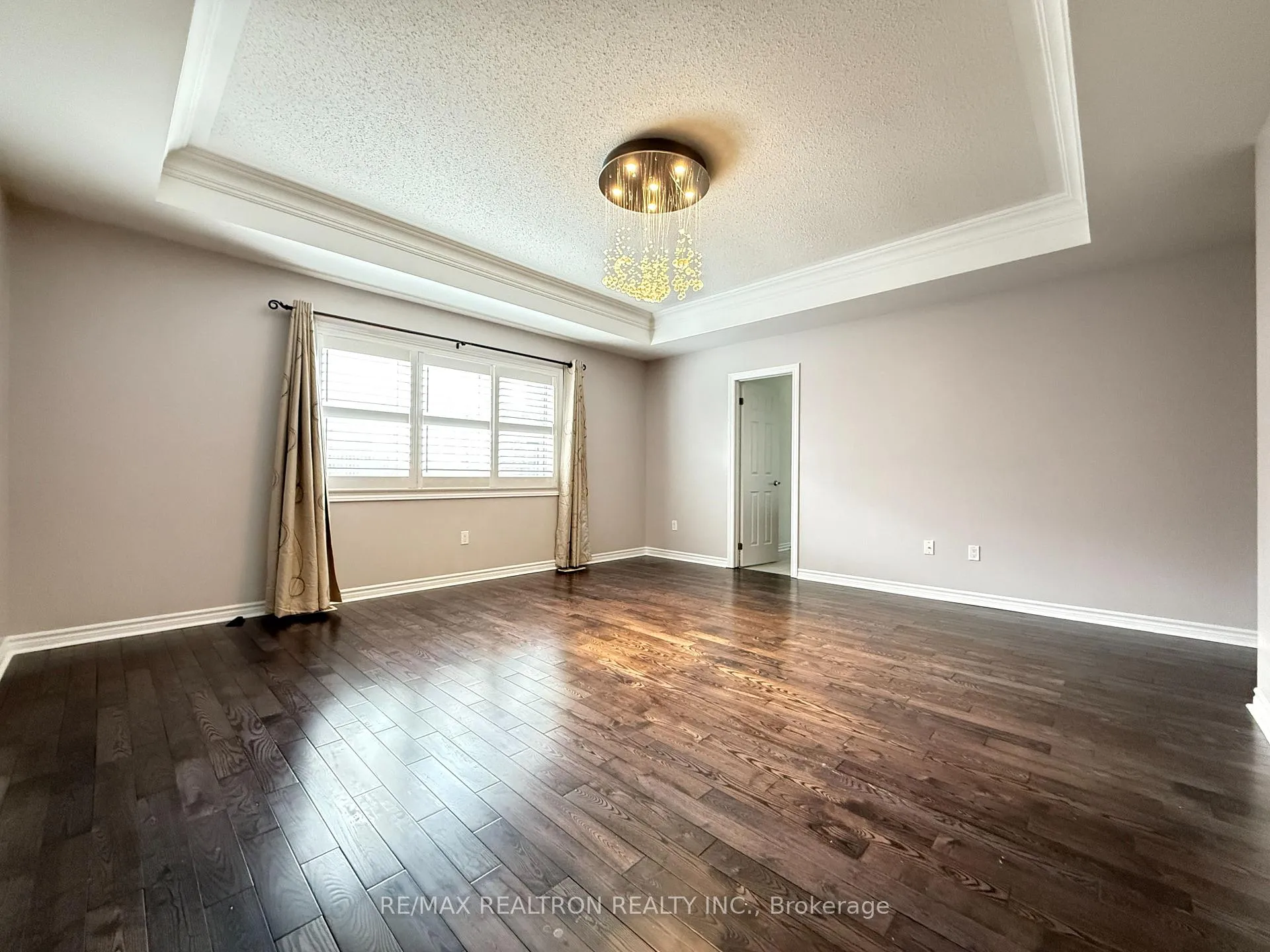 Photo 9 of 5 Dusk Drive, Brampton, Credit Valley — HOMEH