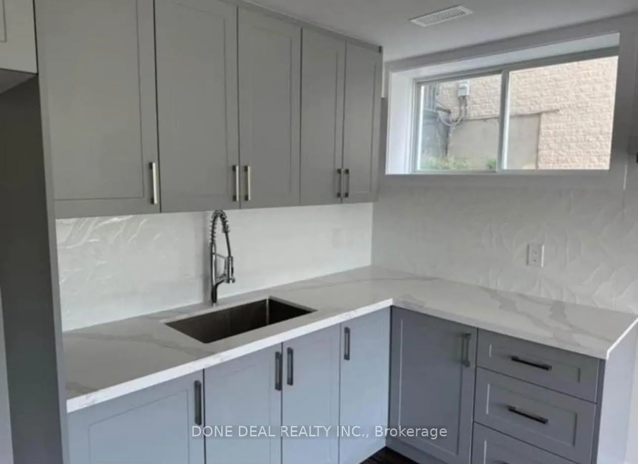 Photo 8 of 115 Pondcliffe Drive, Kitchener — HOMEH