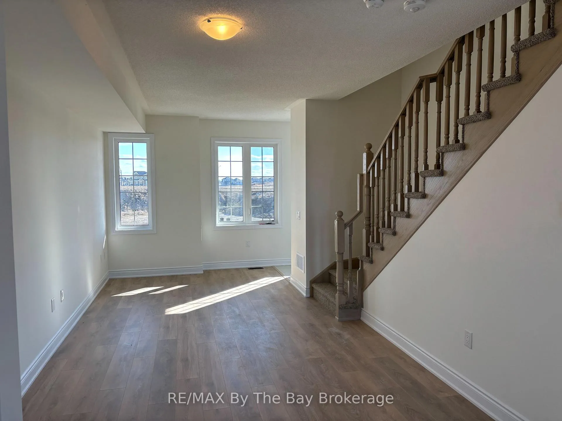 Photo 4 of 15 Carriage Lane, Wasaga Beach — HOMEH