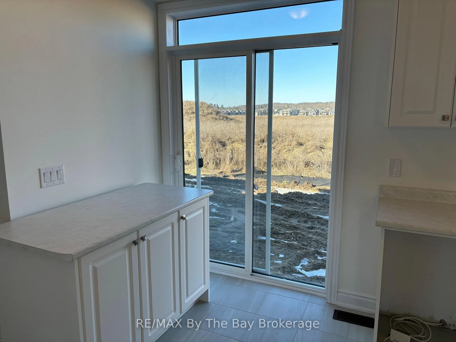 Photo 5 of 15 Carriage Lane, Wasaga Beach — HOMEH