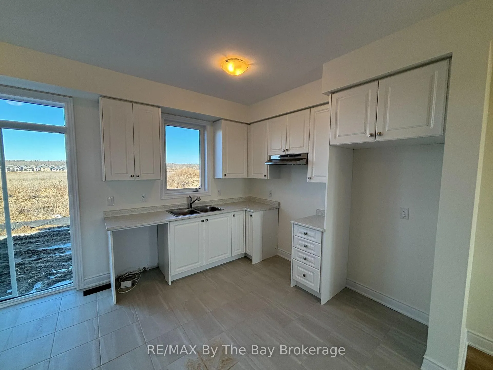 Photo 6 of 15 Carriage Lane, Wasaga Beach — HOMEH
