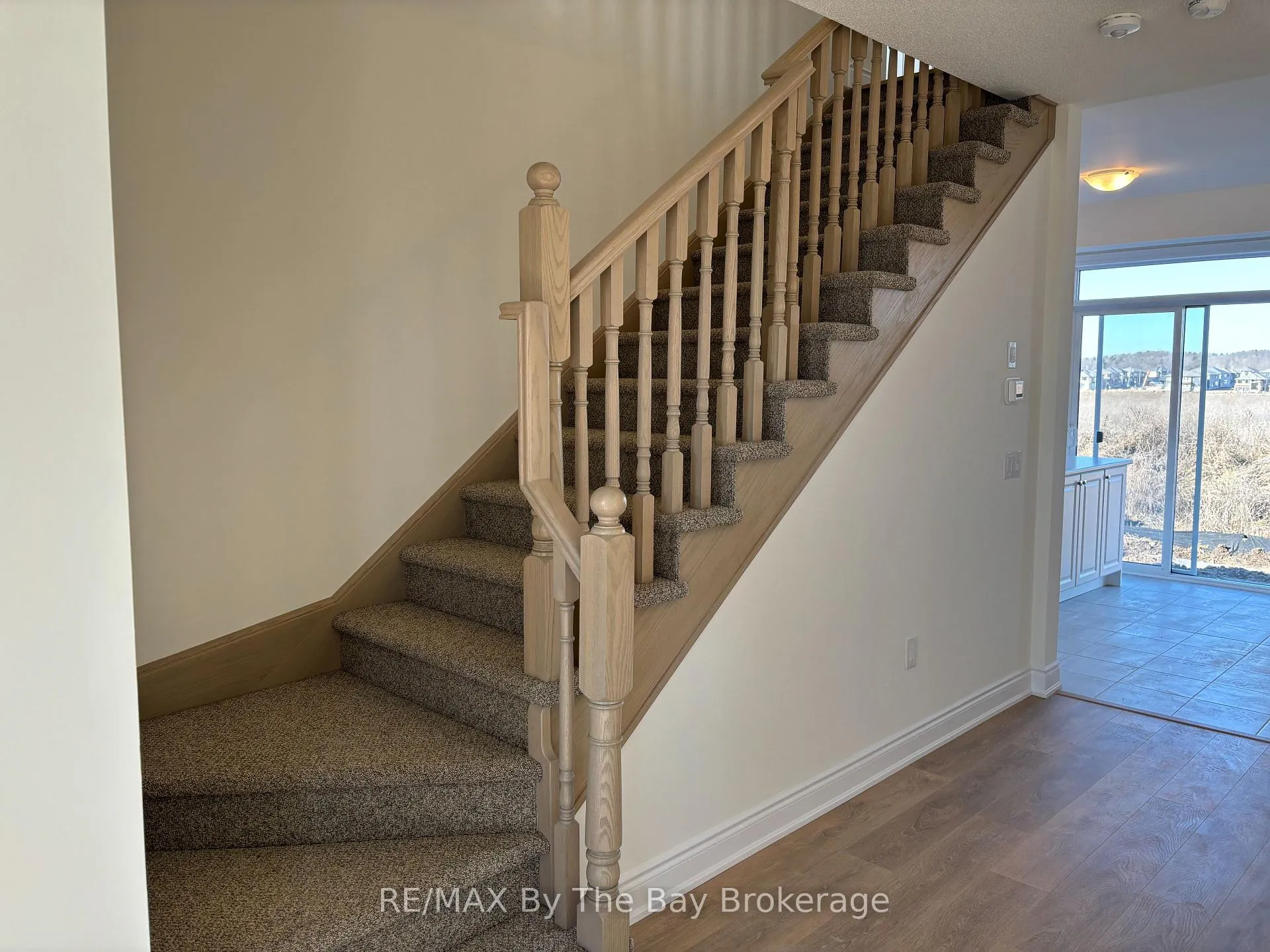 Photo 10 of 15 Carriage Lane, Wasaga Beach — HOMEH
