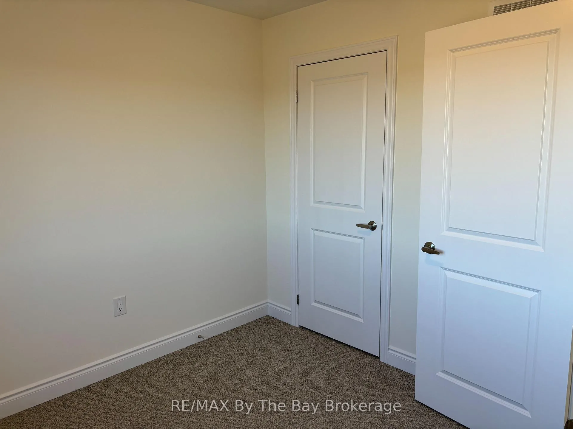 Photo 12 of 15 Carriage Lane, Wasaga Beach — HOMEH