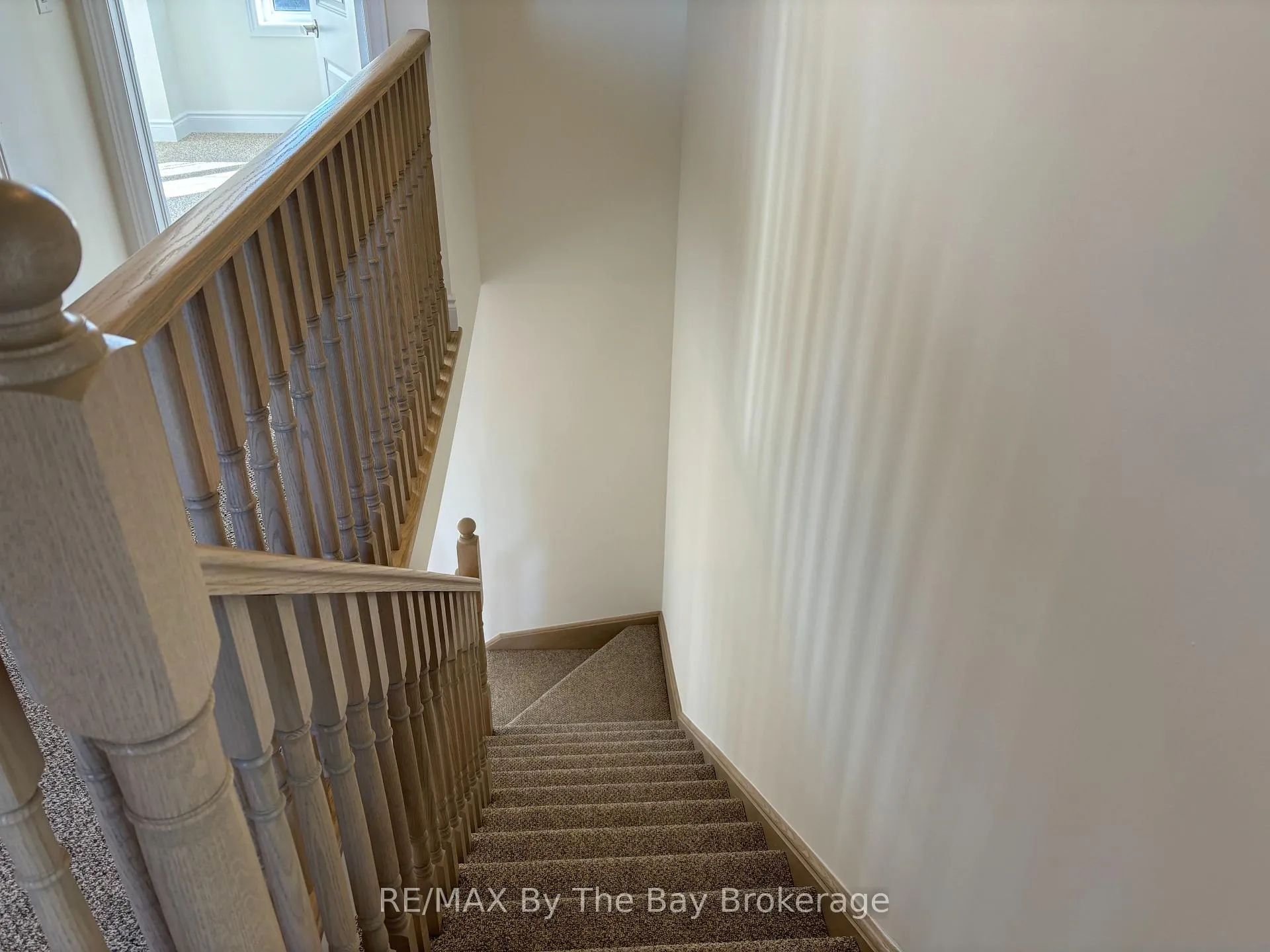 Photo 14 of 15 Carriage Lane, Wasaga Beach — HOMEH