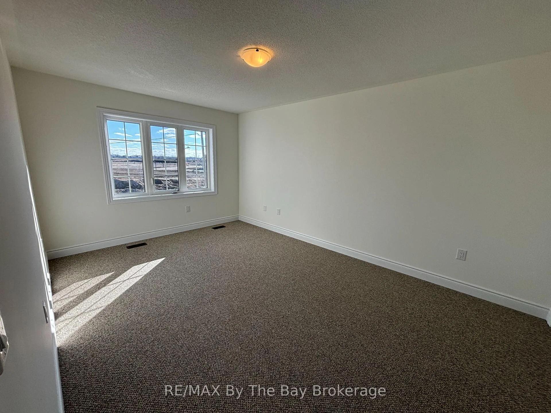 Photo 15 of 15 Carriage Lane, Wasaga Beach — HOMEH