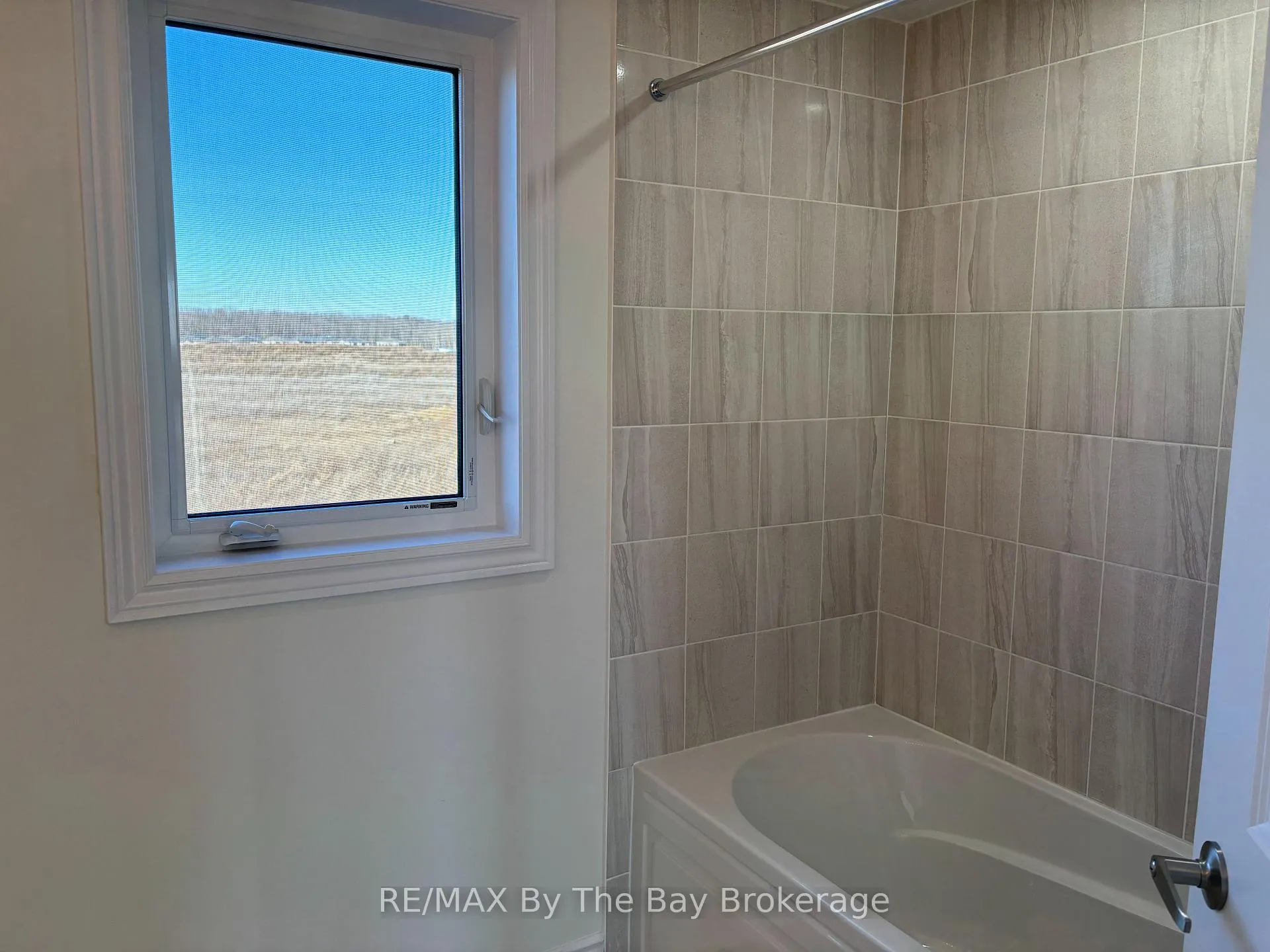 Photo 17 of 15 Carriage Lane, Wasaga Beach — HOMEH
