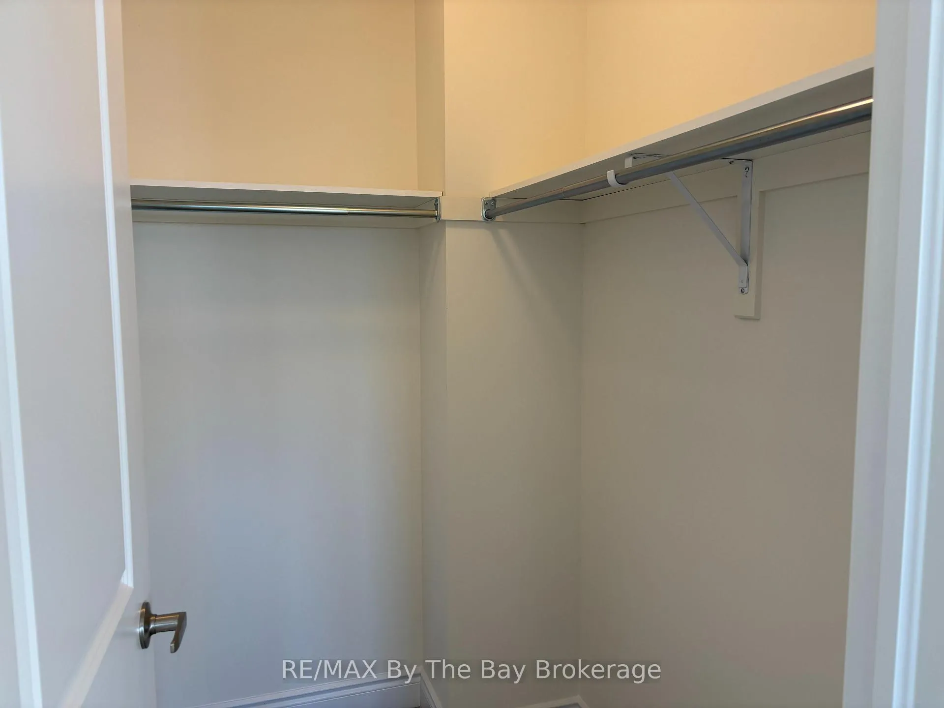 Photo 18 of 15 Carriage Lane, Wasaga Beach — HOMEH
