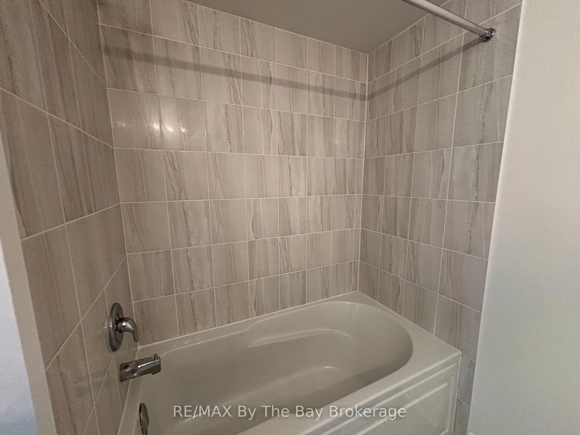 Photo 21 of 15 Carriage Lane, Wasaga Beach — HOMEH