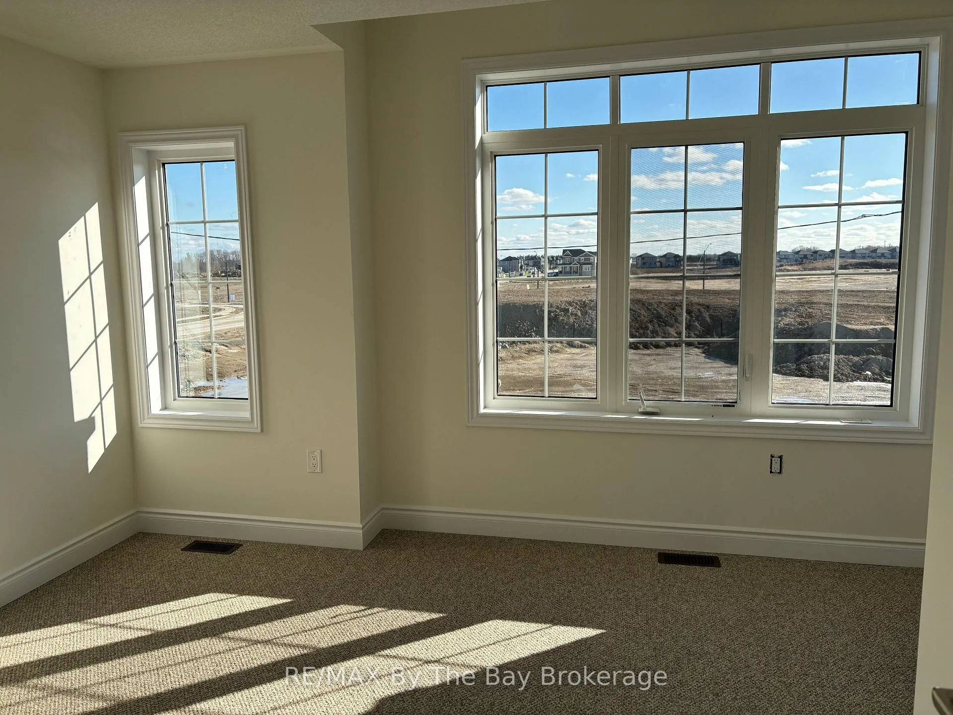 Photo 22 of 15 Carriage Lane, Wasaga Beach — HOMEH