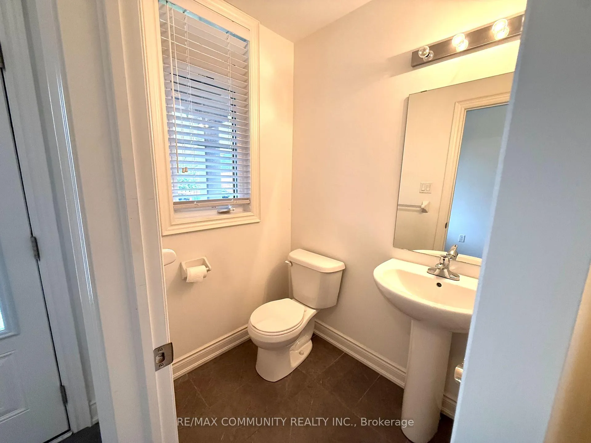 Photo 2 of 234 Lyle Drive, Clarington, Bowmanville — HOMEH