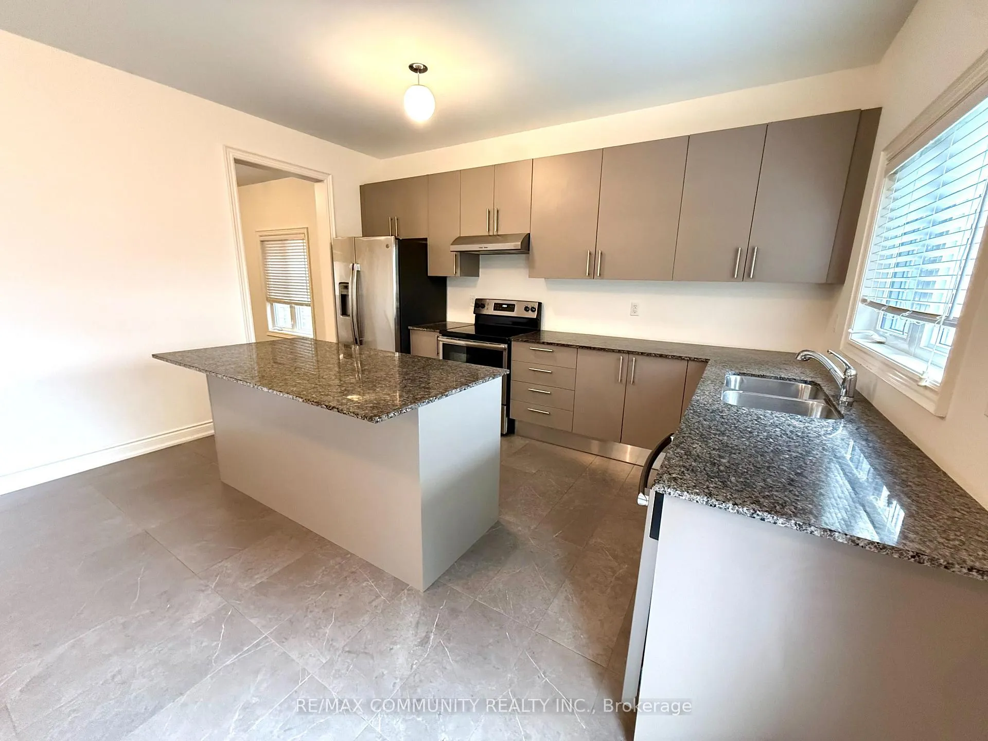 Photo 7 of 234 Lyle Drive, Clarington, Bowmanville — HOMEH