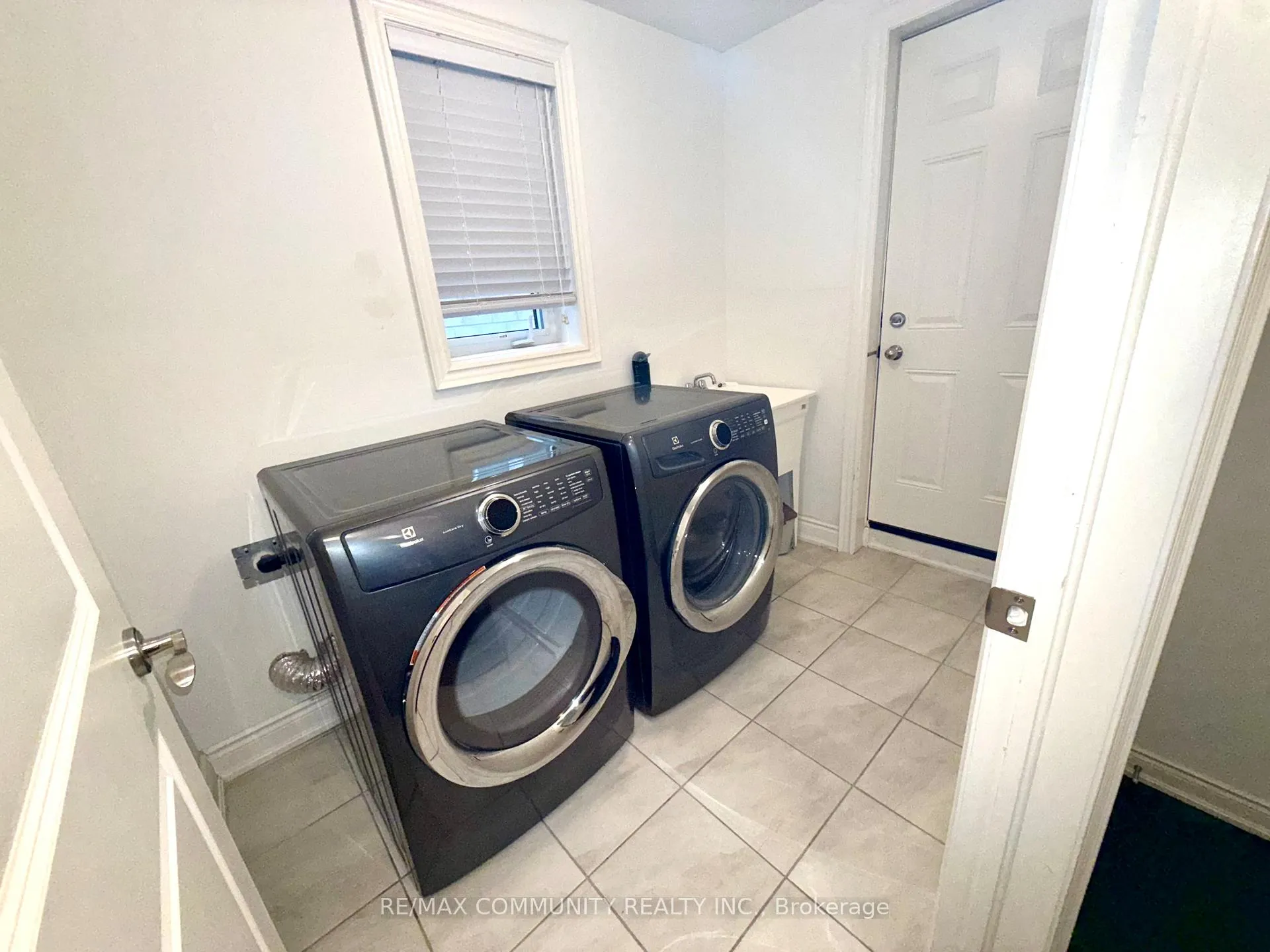Photo 10 of 234 Lyle Drive, Clarington, Bowmanville — HOMEH
