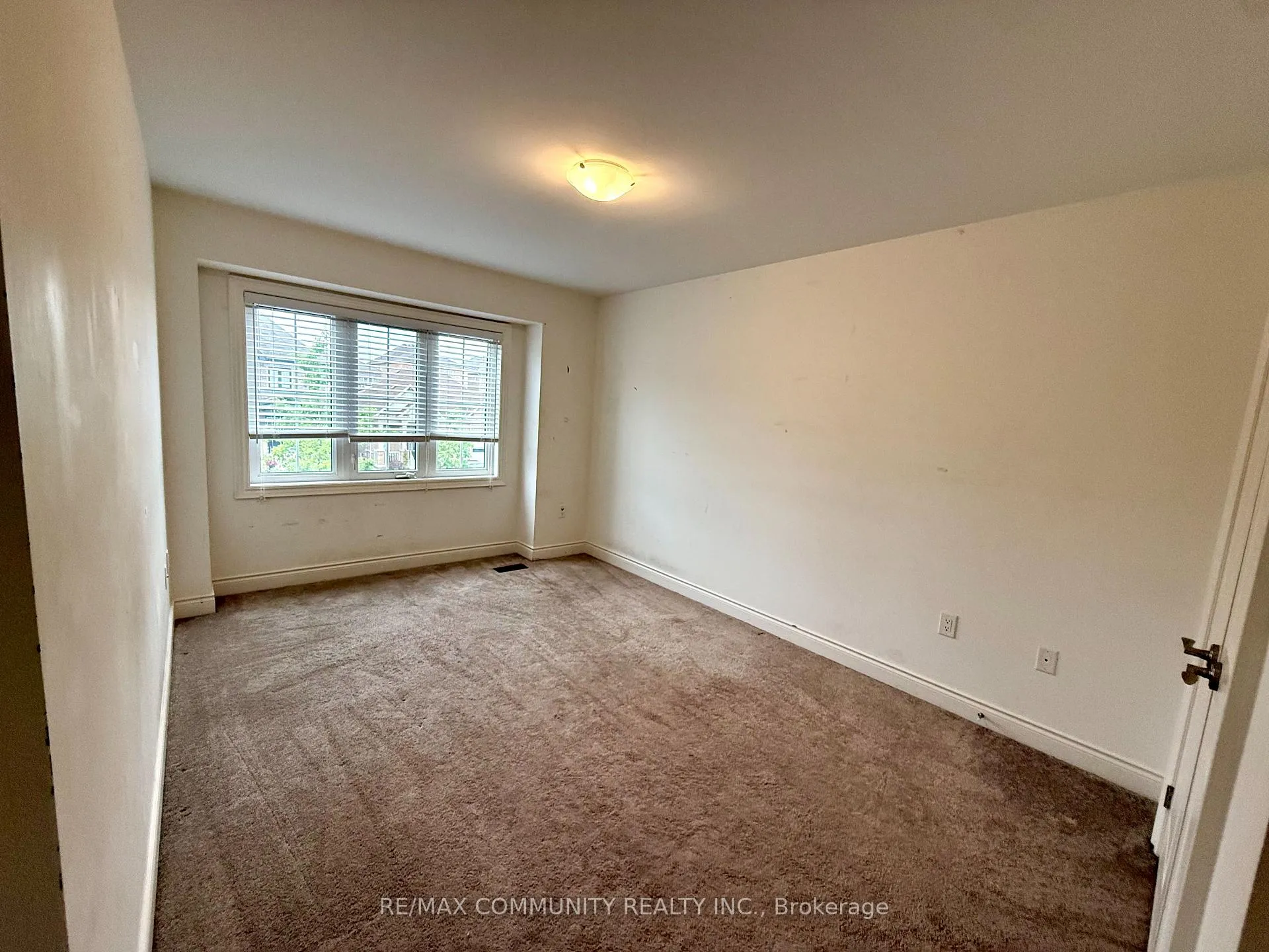Photo 14 of 234 Lyle Drive, Clarington, Bowmanville — HOMEH