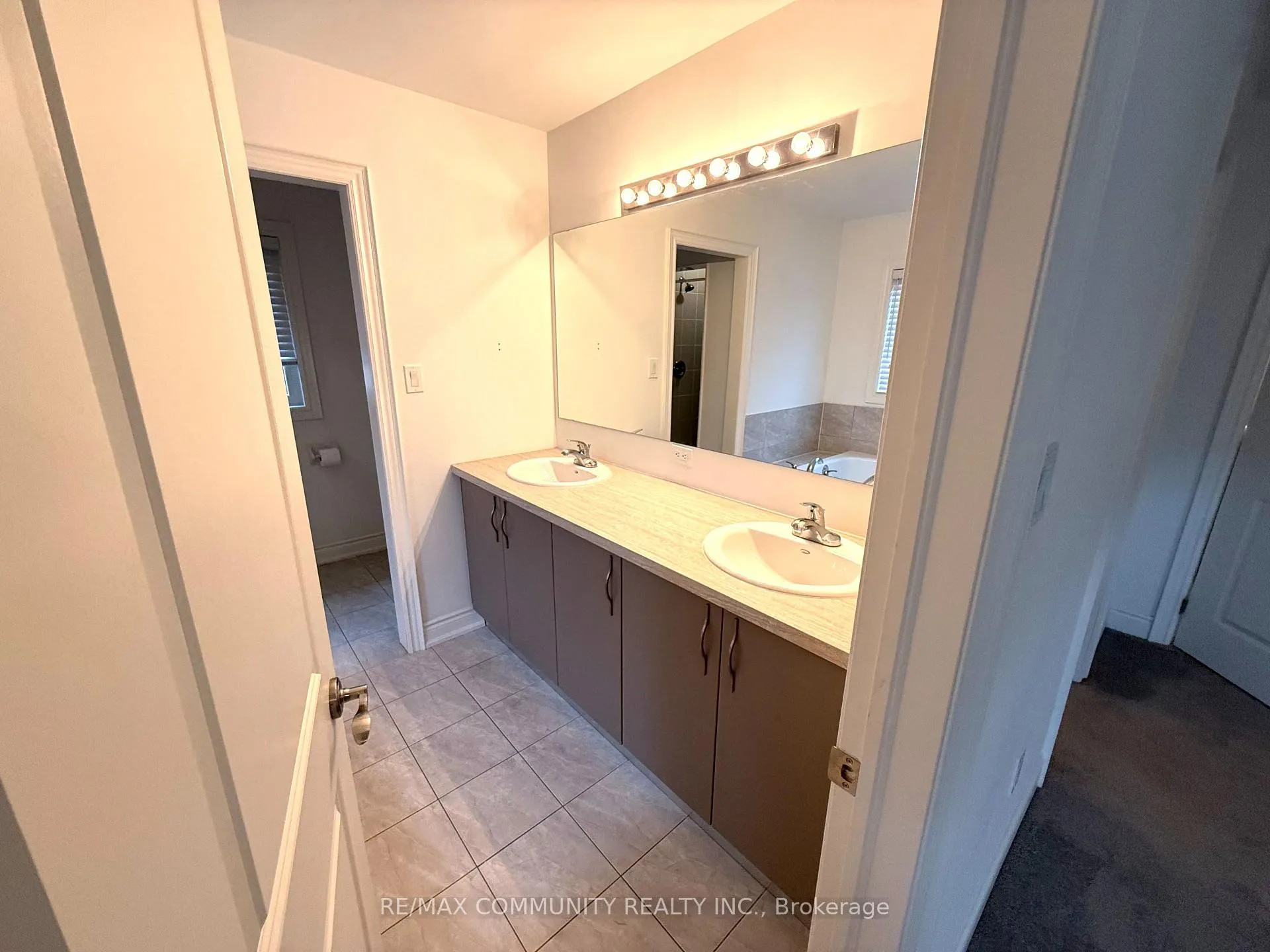 Photo 23 of 234 Lyle Drive, Clarington, Bowmanville — HOMEH