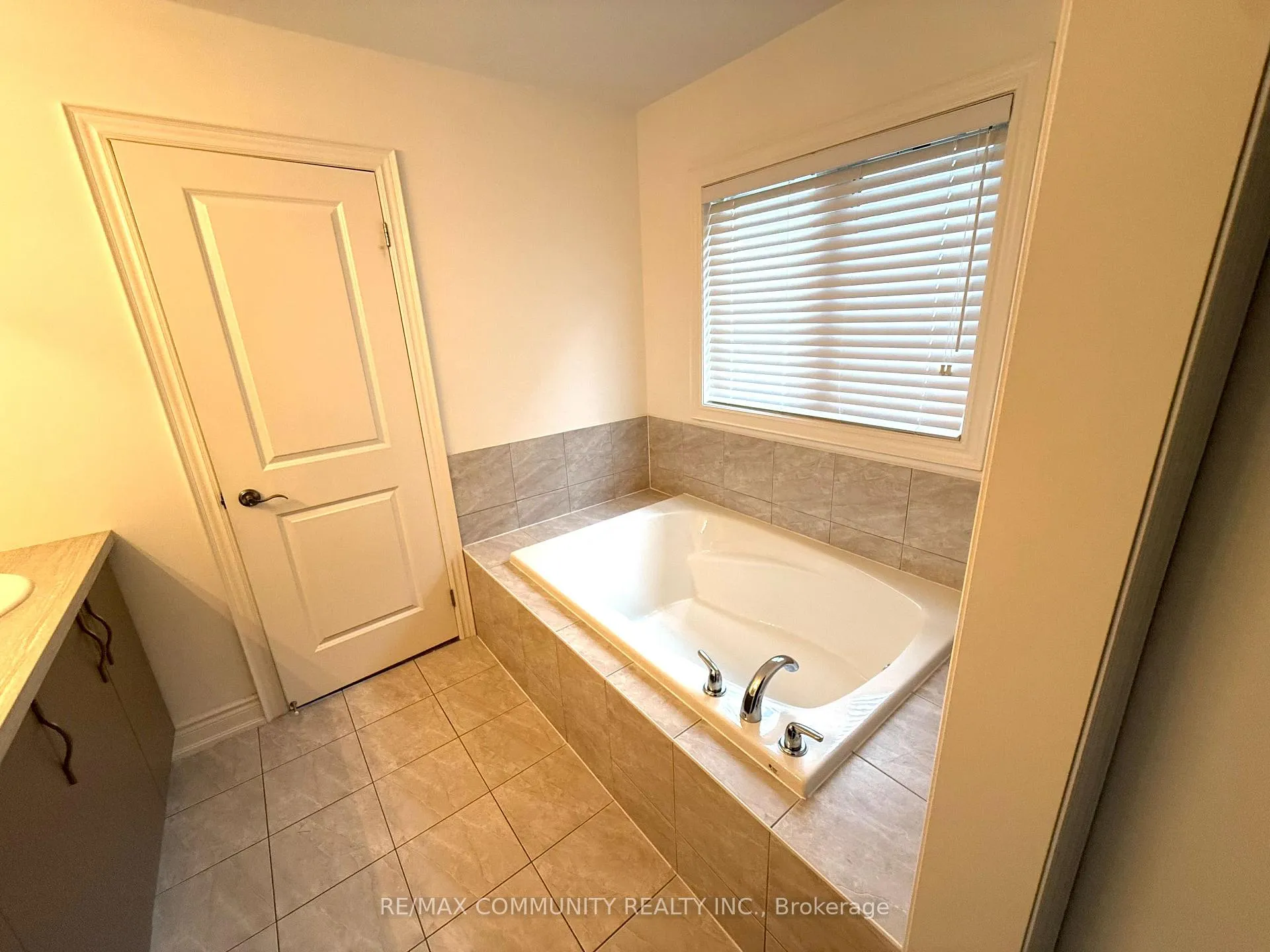Photo 24 of 234 Lyle Drive, Clarington, Bowmanville — HOMEH