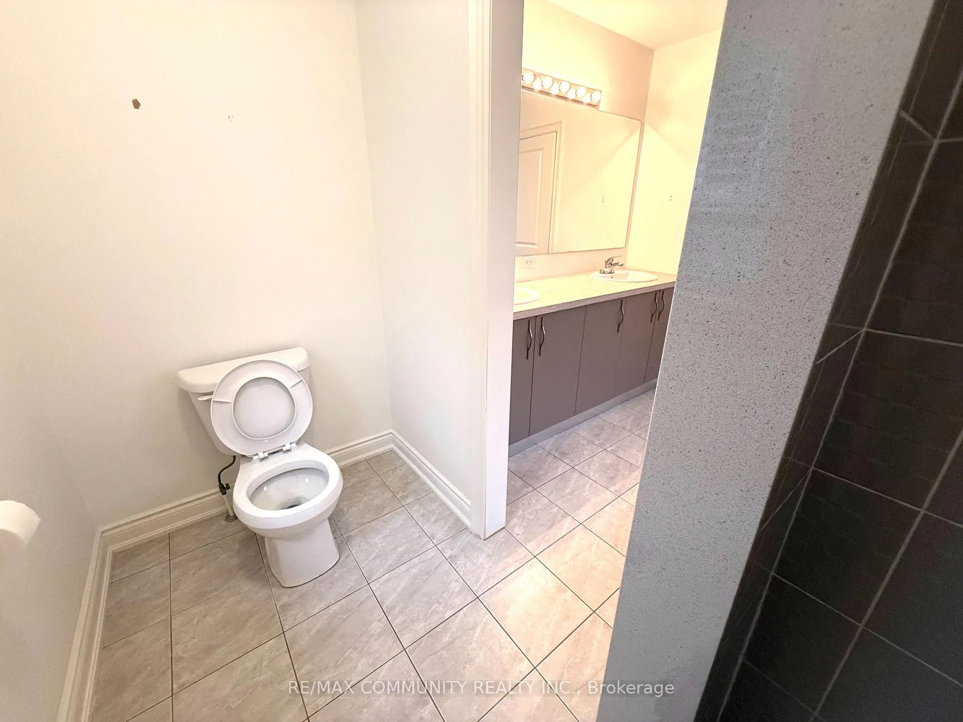 Photo 26 of 234 Lyle Drive, Clarington, Bowmanville — HOMEH