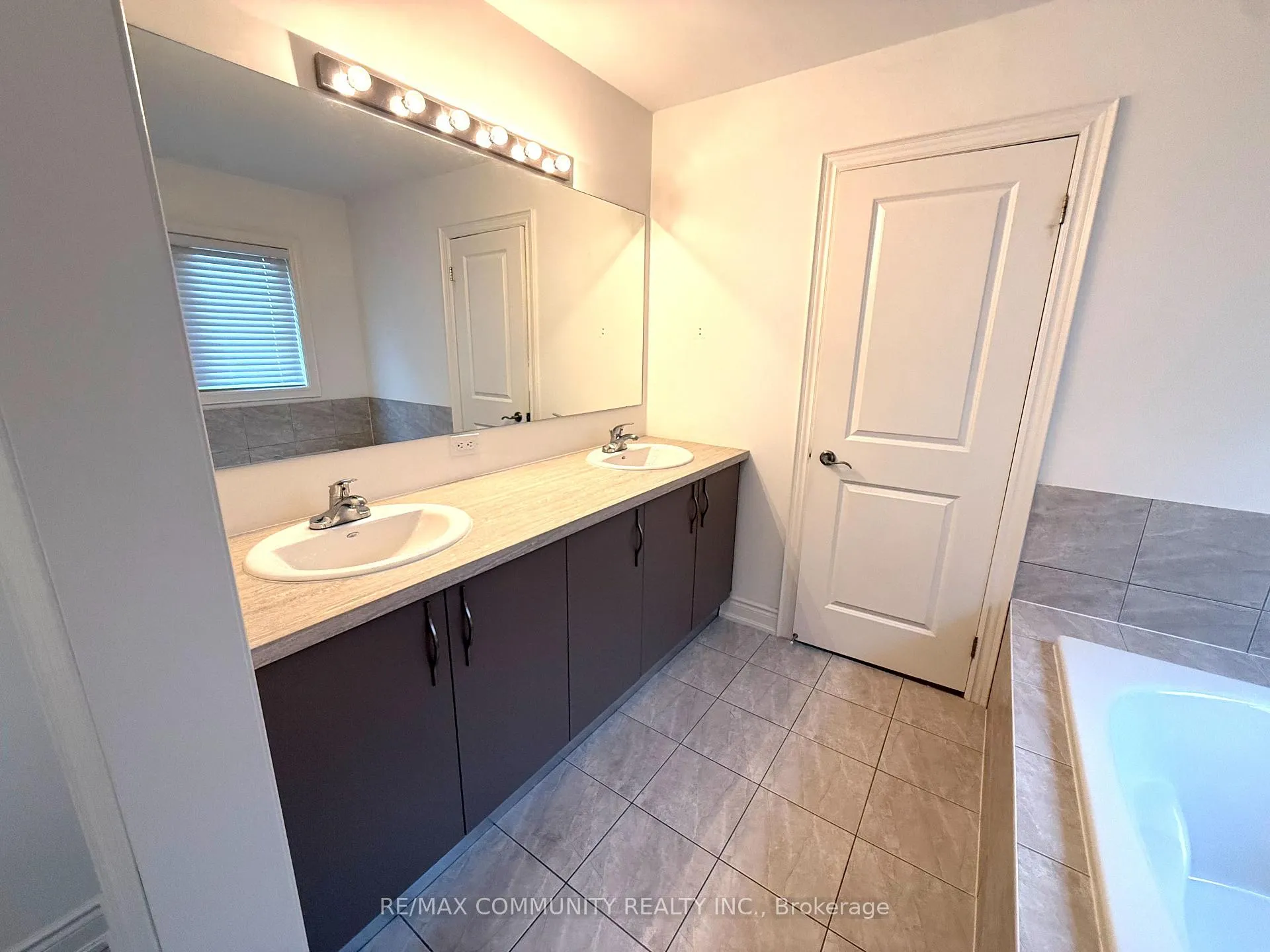 Photo 27 of 234 Lyle Drive, Clarington, Bowmanville — HOMEH