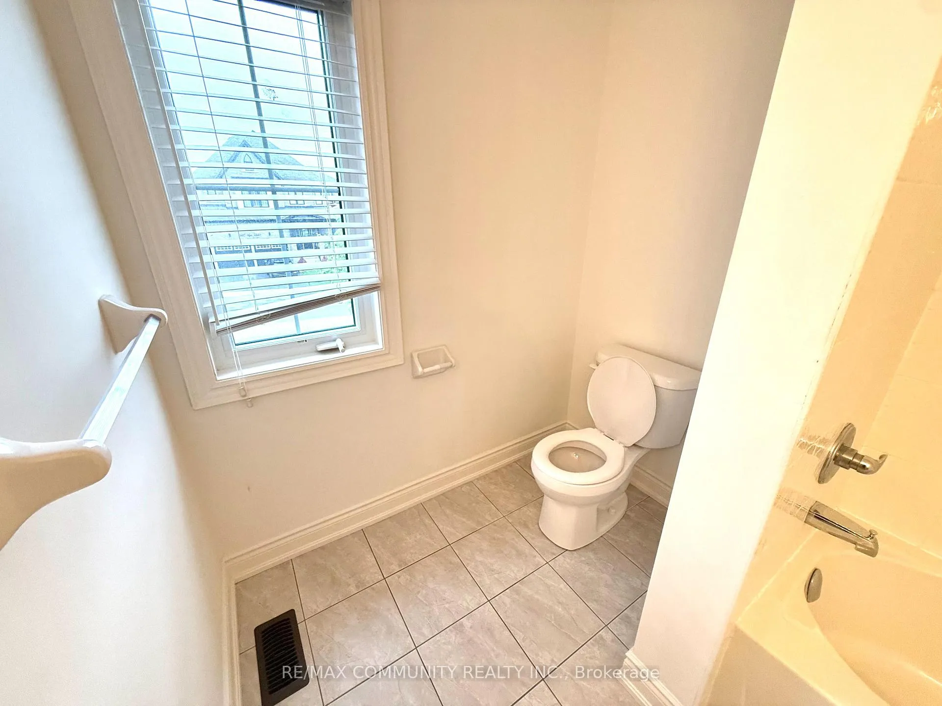Photo 31 of 234 Lyle Drive, Clarington, Bowmanville — HOMEH