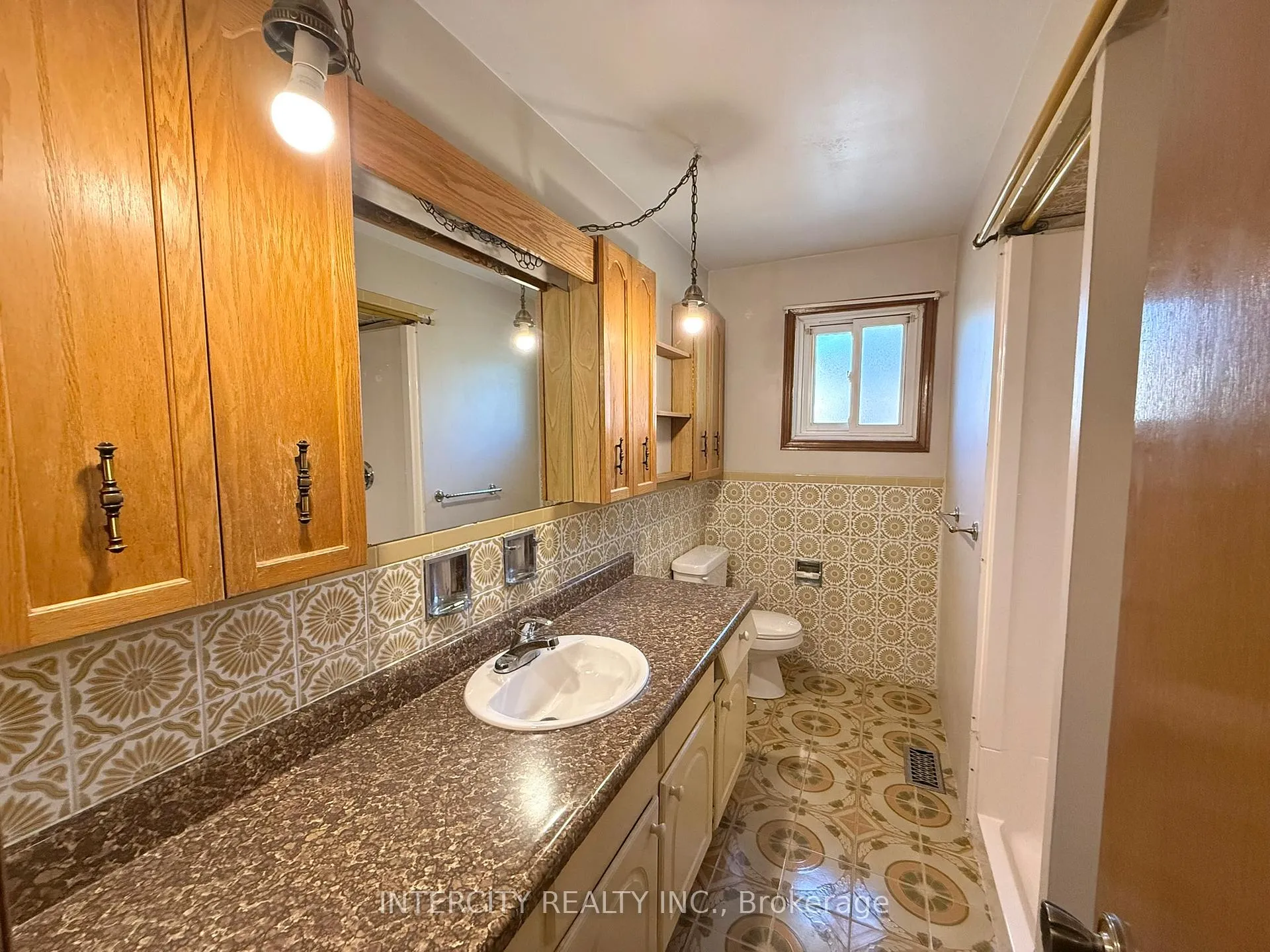 Photo 11 of 18 Glen Cameron Road, Markham, Thornhill — HOMEH