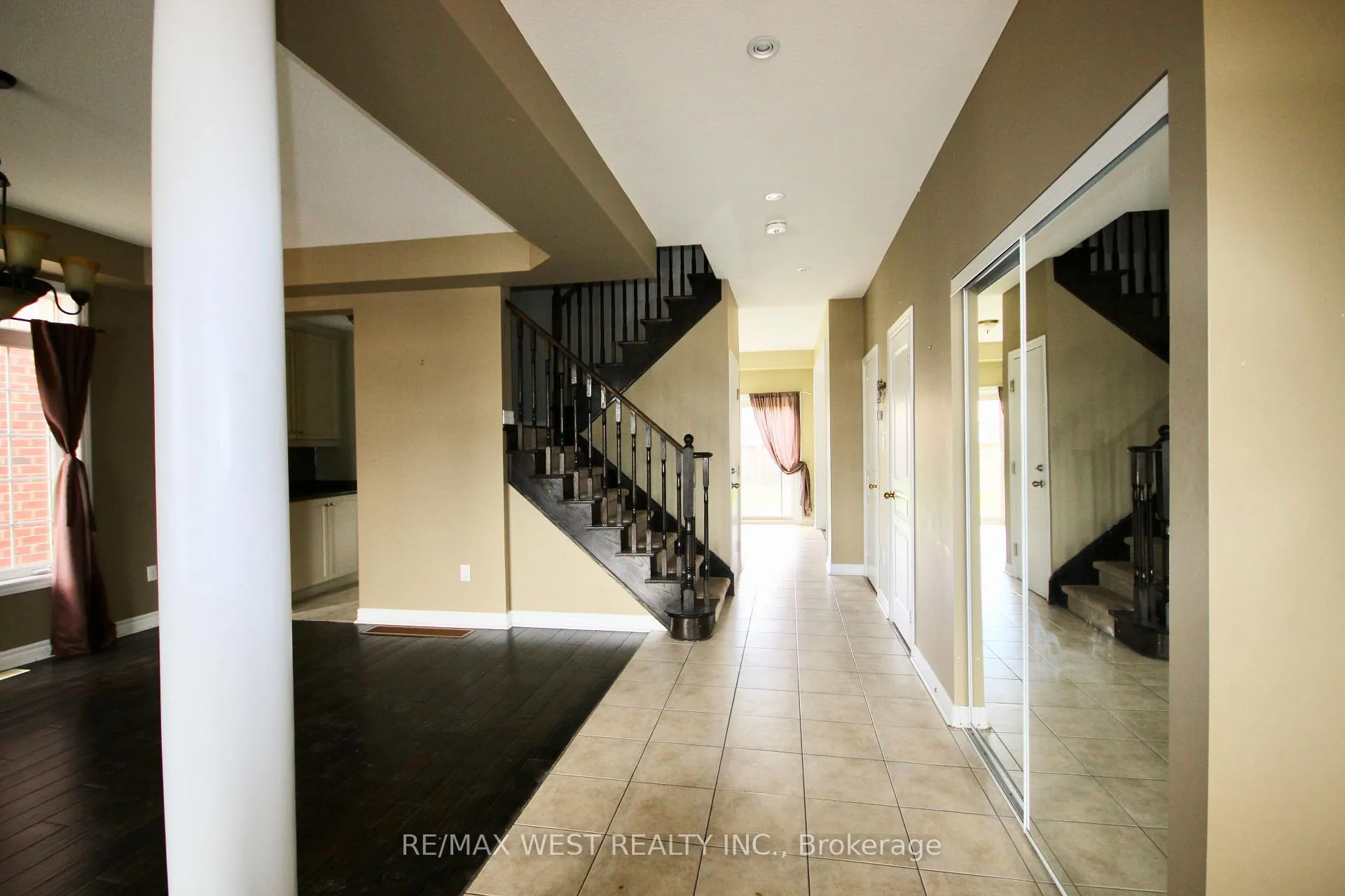 Photo 8 of Unit Main, 152 The Queensway, Barrie, Innis-Shore — HOMEH
