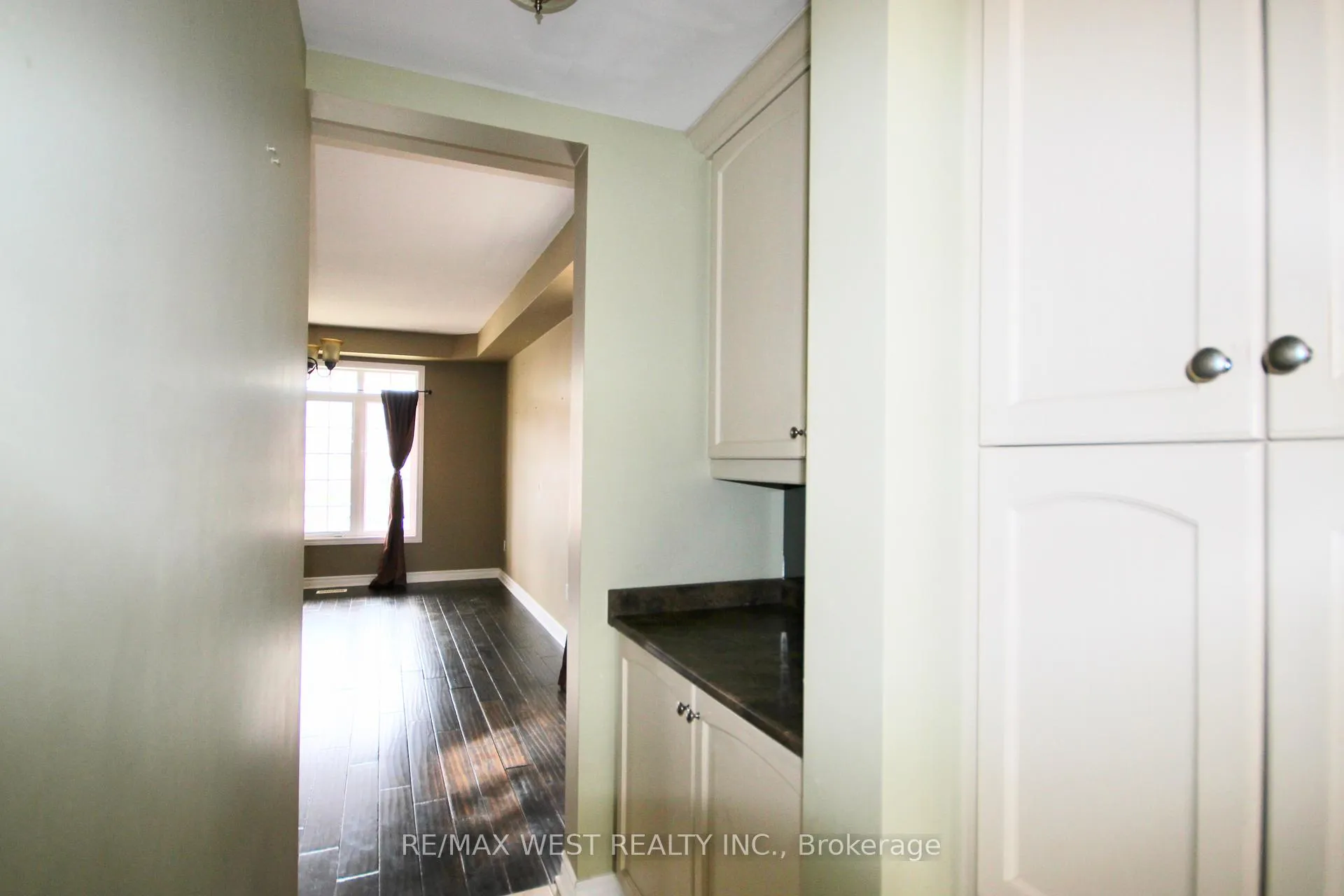 Photo 12 of Unit Main, 152 The Queensway, Barrie, Innis-Shore — HOMEH