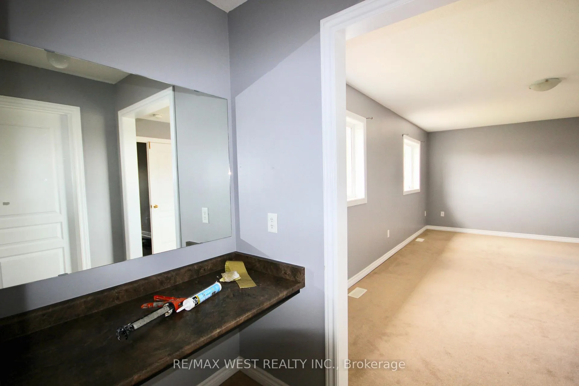 Photo 23 of Unit Main, 152 The Queensway, Barrie, Innis-Shore — HOMEH