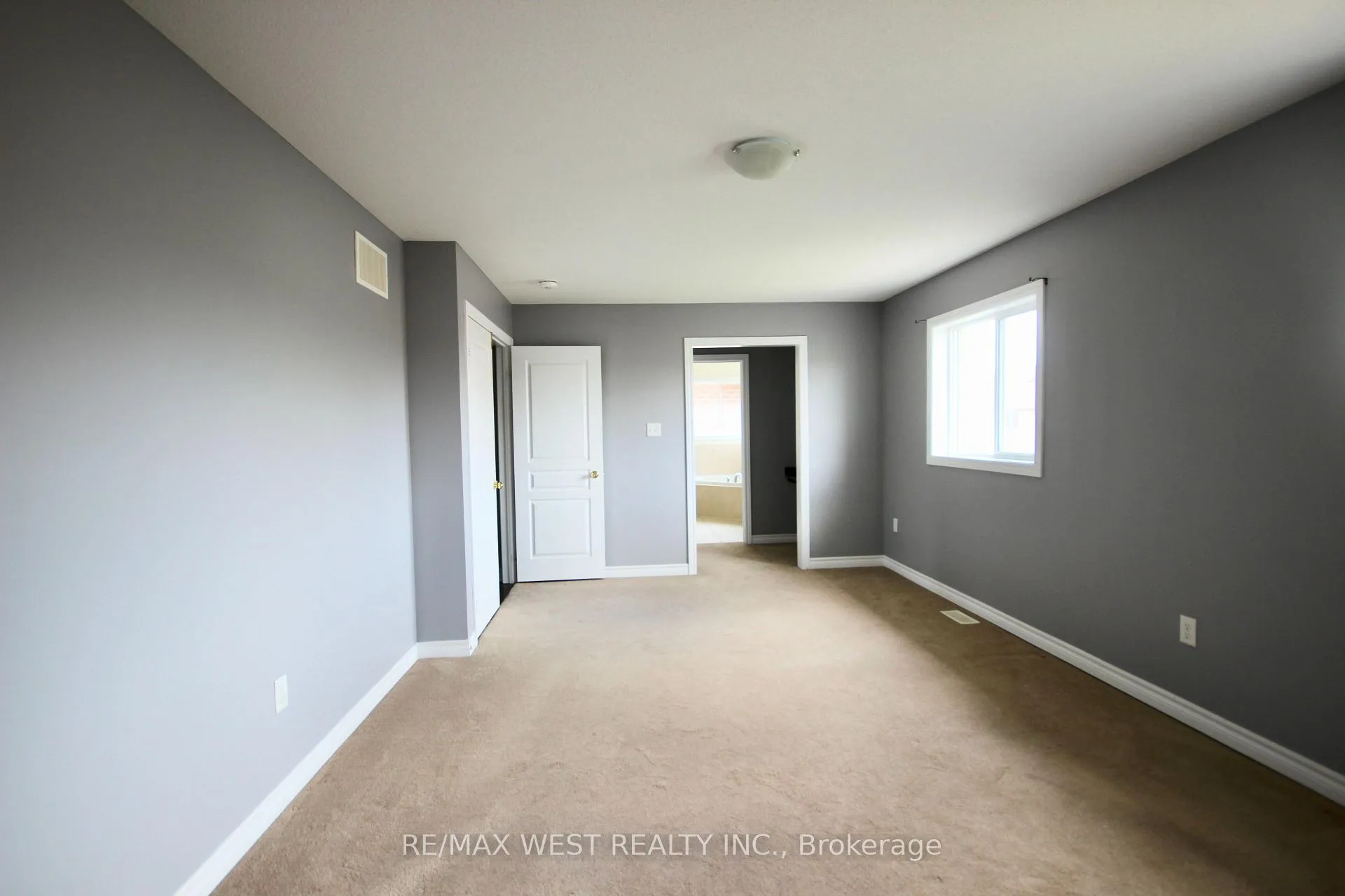 Photo 24 of Unit Main, 152 The Queensway, Barrie, Innis-Shore — HOMEH