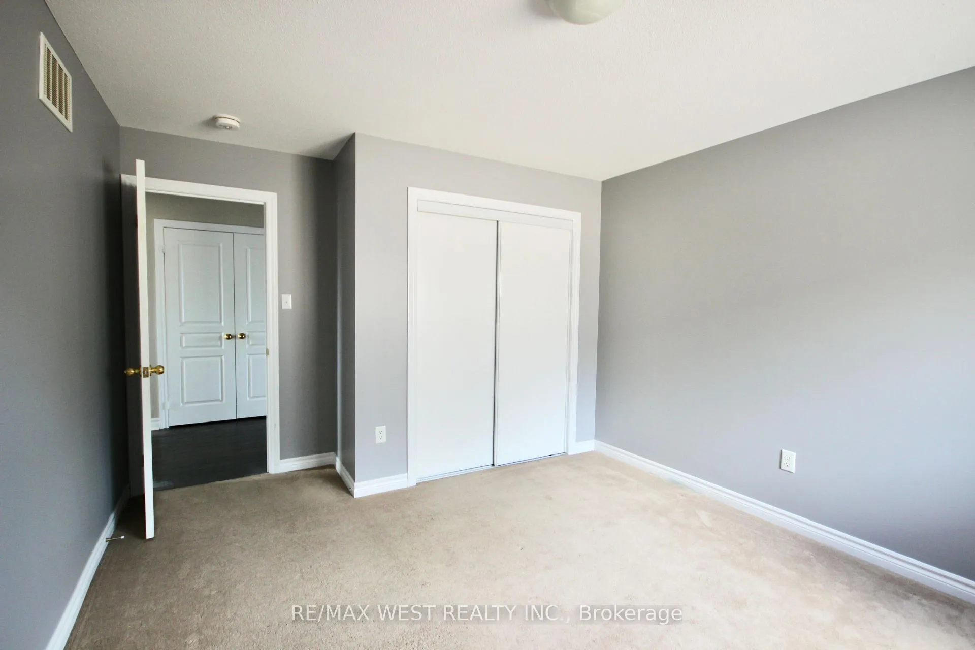 Photo 26 of Unit Main, 152 The Queensway, Barrie, Innis-Shore — HOMEH