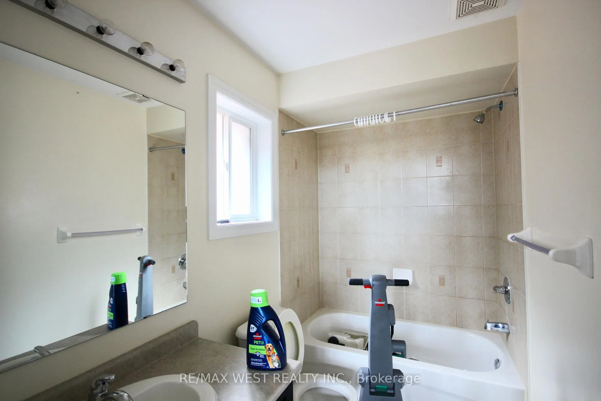 Photo 31 of Unit Main, 152 The Queensway, Barrie, Innis-Shore — HOMEH