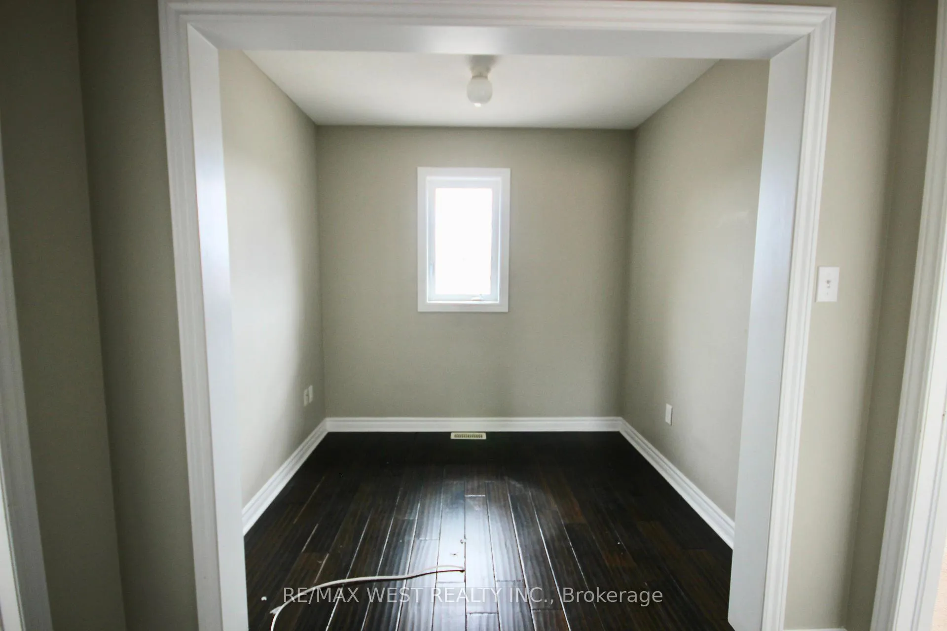 Photo 33 of Unit Main, 152 The Queensway, Barrie, Innis-Shore — HOMEH
