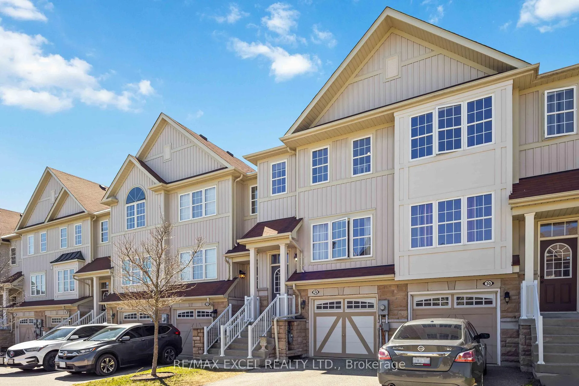 Photo 2 of 26 Farmstead Drive, Clarington, Bowmanville — HOMEH