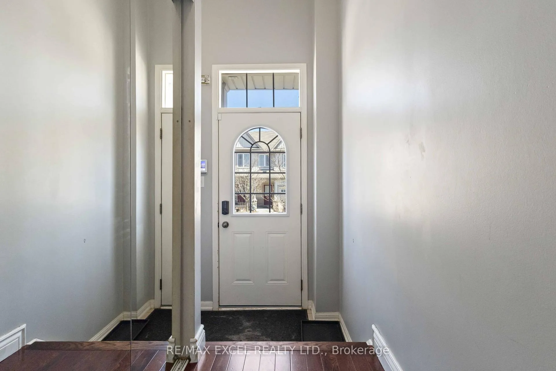 Photo 3 of 26 Farmstead Drive, Clarington, Bowmanville — HOMEH