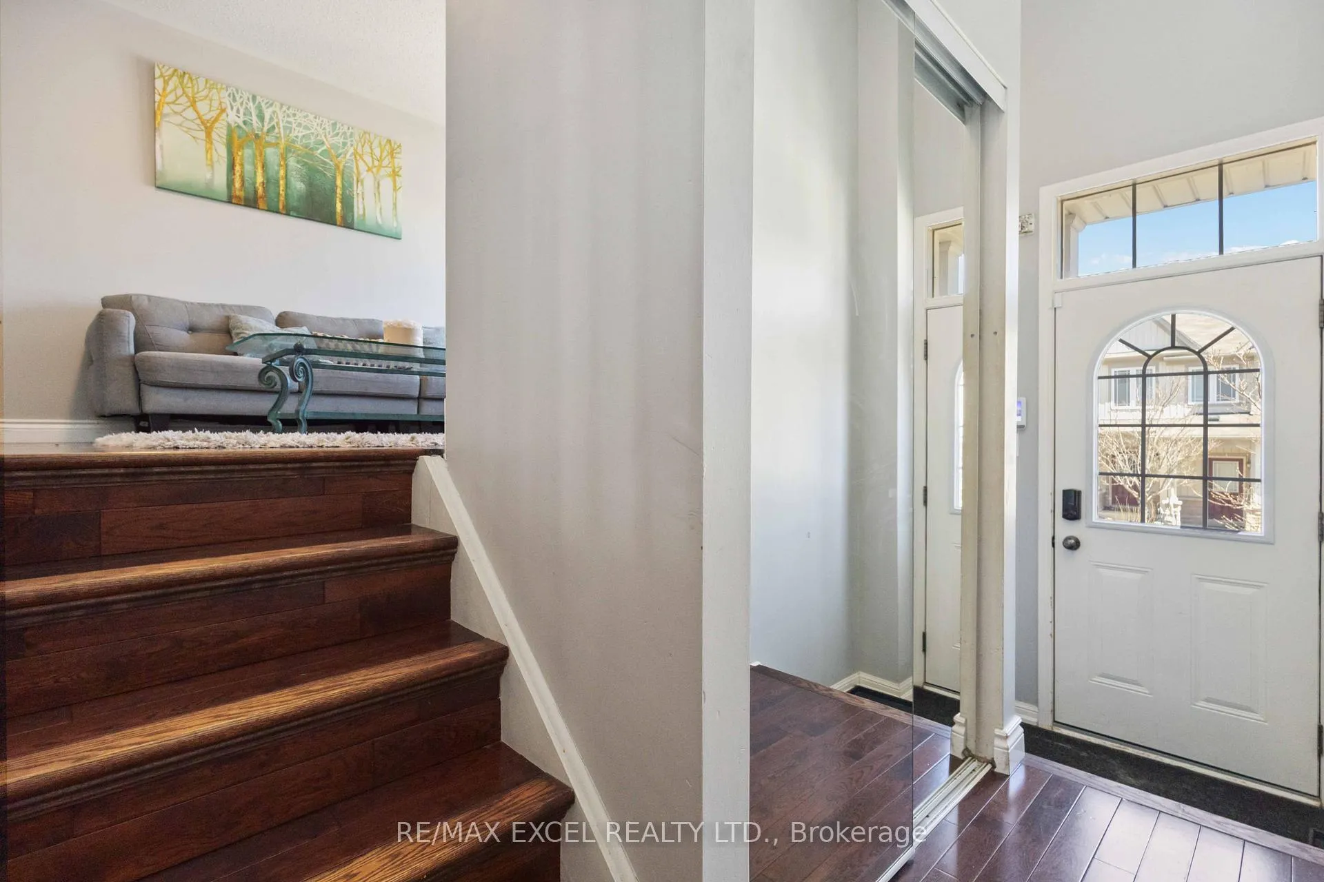 Photo 4 of 26 Farmstead Drive, Clarington, Bowmanville — HOMEH