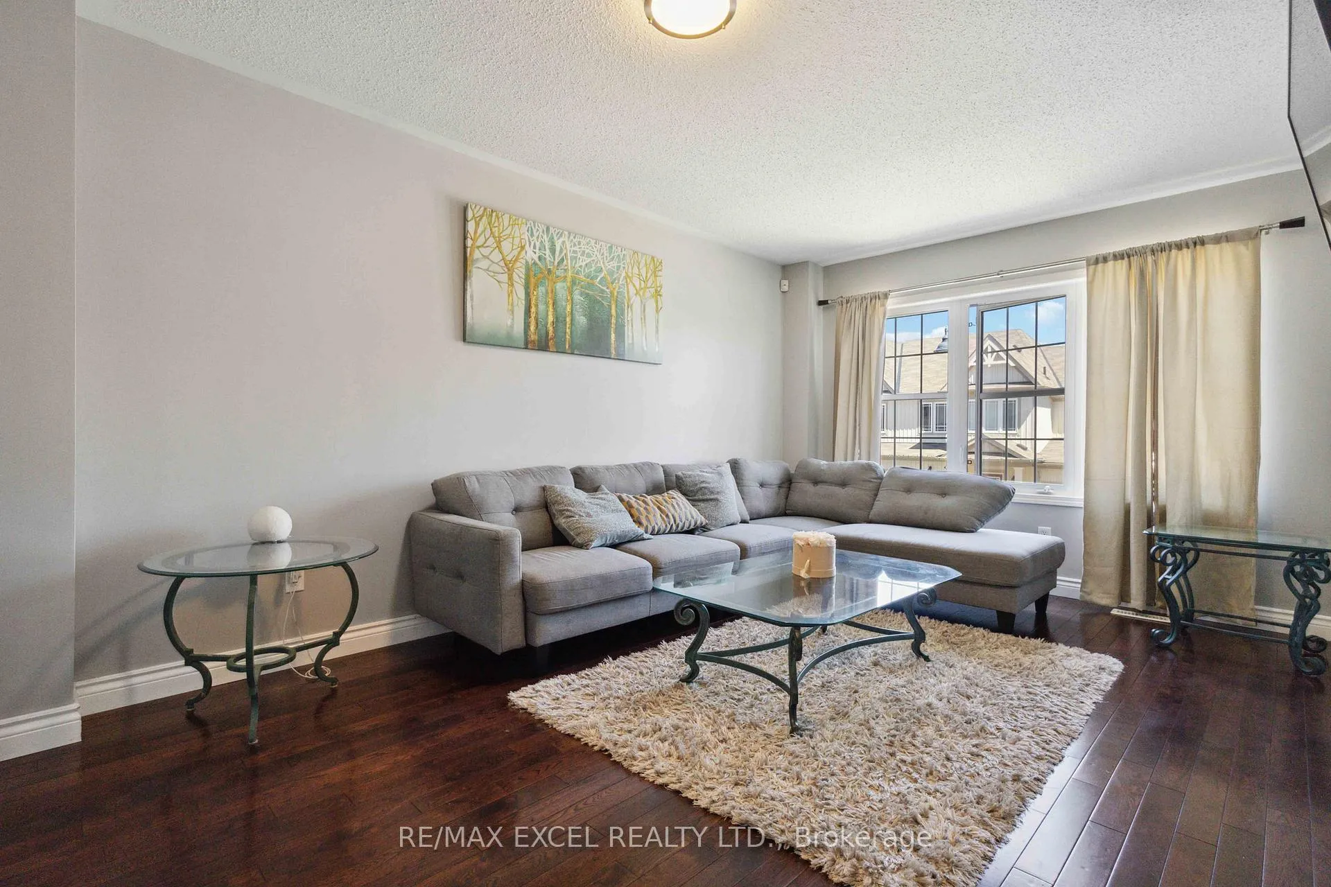 Photo 5 of 26 Farmstead Drive, Clarington, Bowmanville — HOMEH