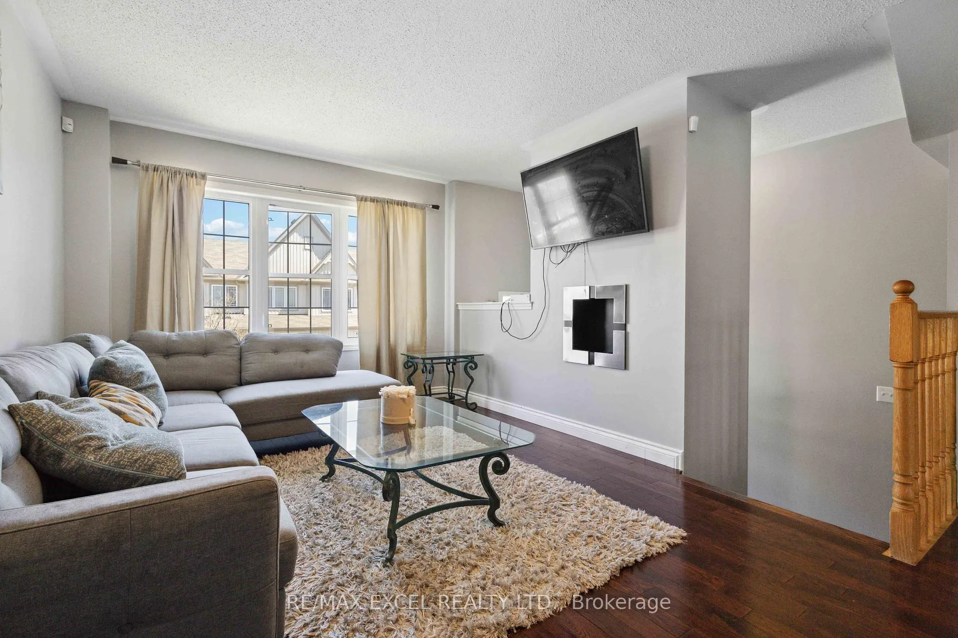 Photo 6 of 26 Farmstead Drive, Clarington, Bowmanville — HOMEH
