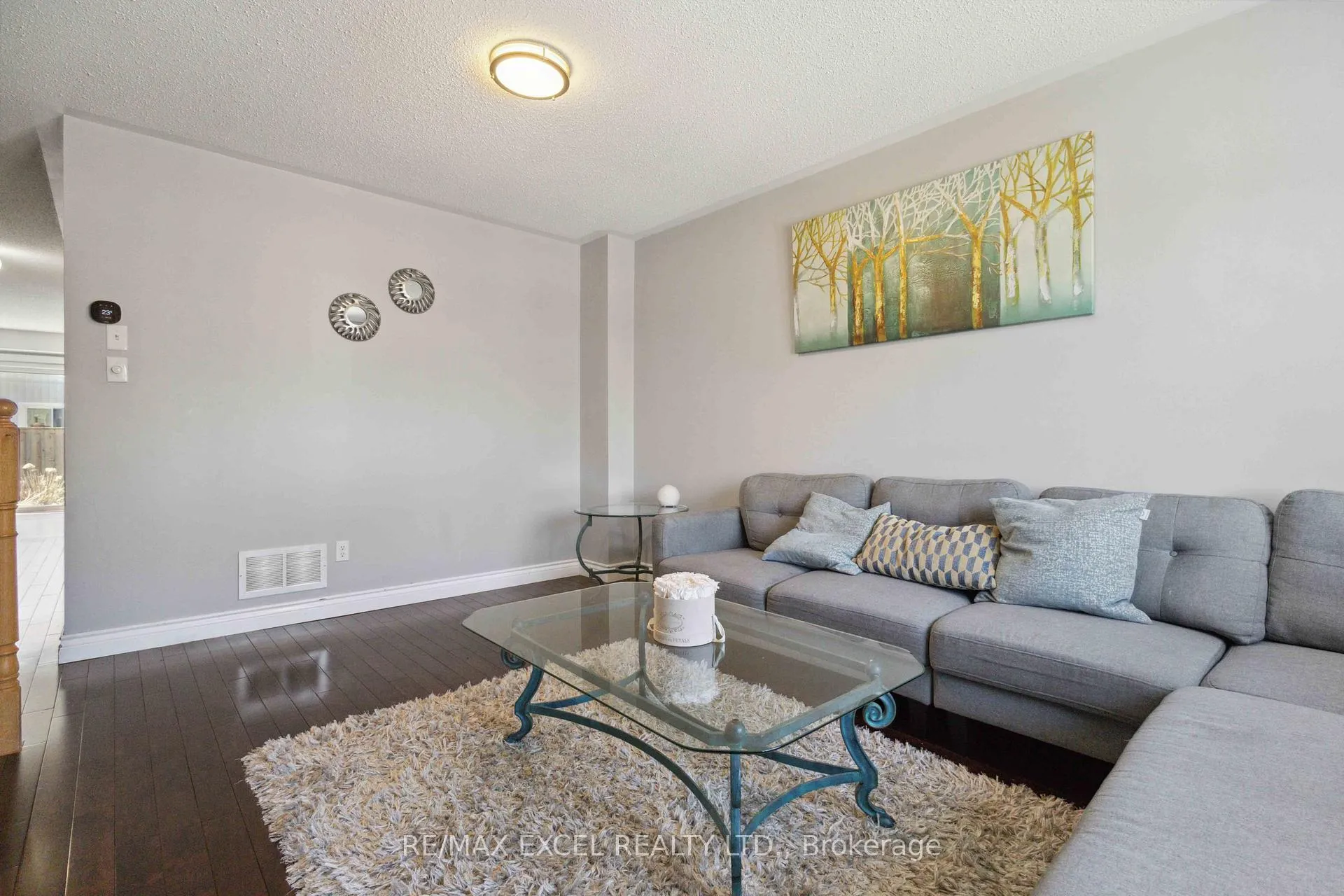 Photo 7 of 26 Farmstead Drive, Clarington, Bowmanville — HOMEH