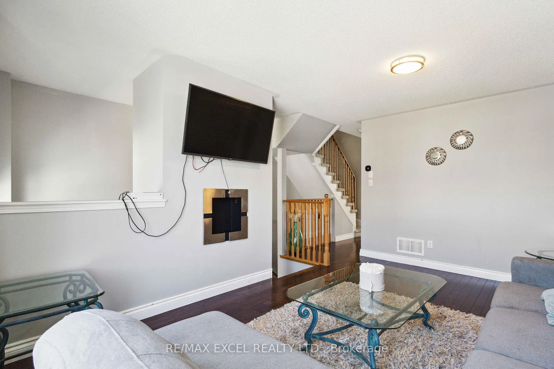 Photo 8 of 26 Farmstead Drive, Clarington, Bowmanville — HOMEH