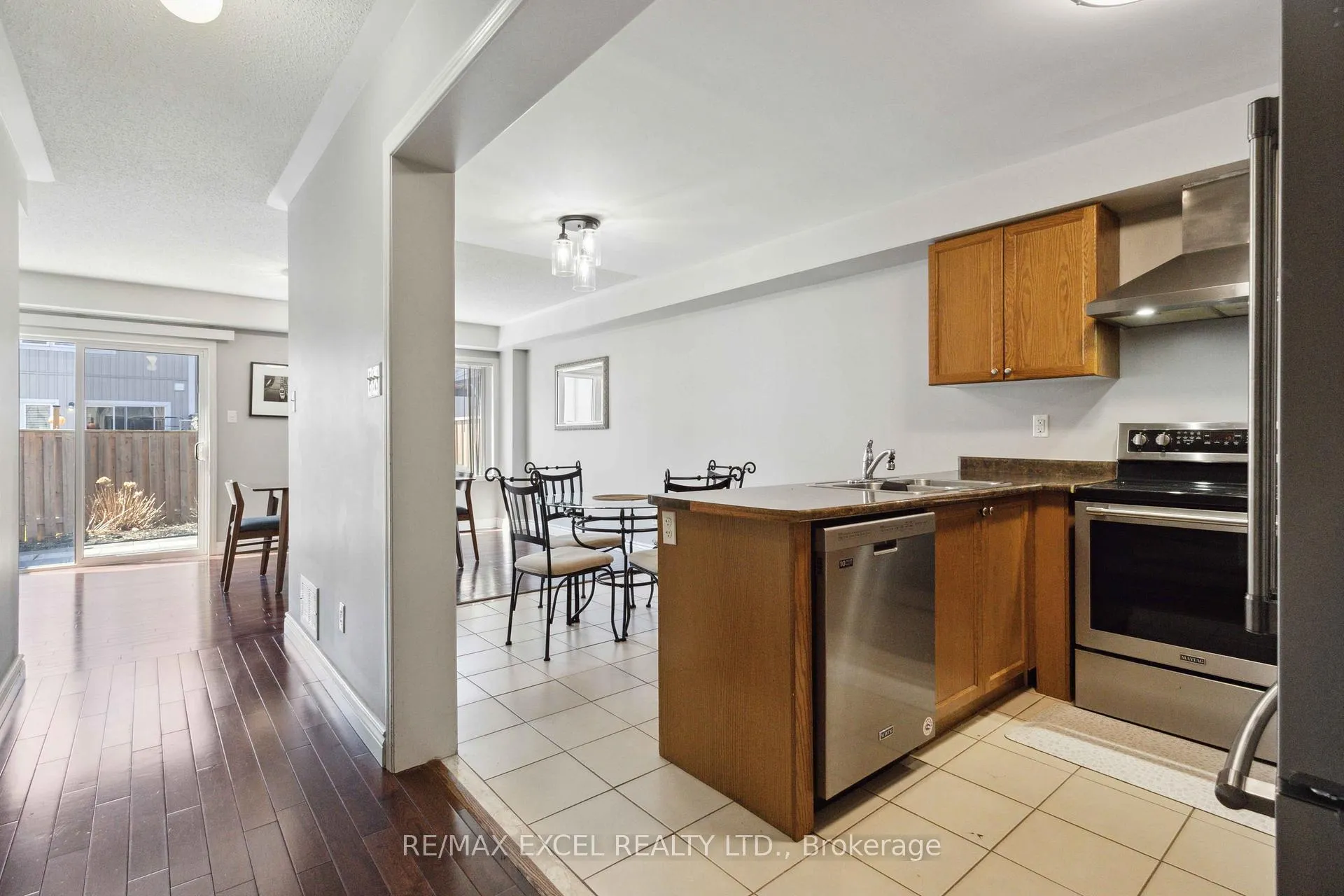 Photo 10 of 26 Farmstead Drive, Clarington, Bowmanville — HOMEH