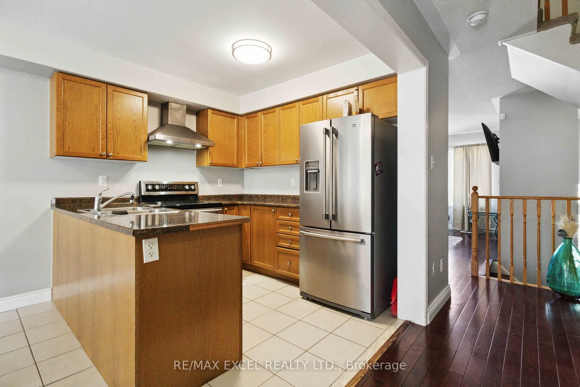 Photo 11 of 26 Farmstead Drive, Clarington, Bowmanville — HOMEH