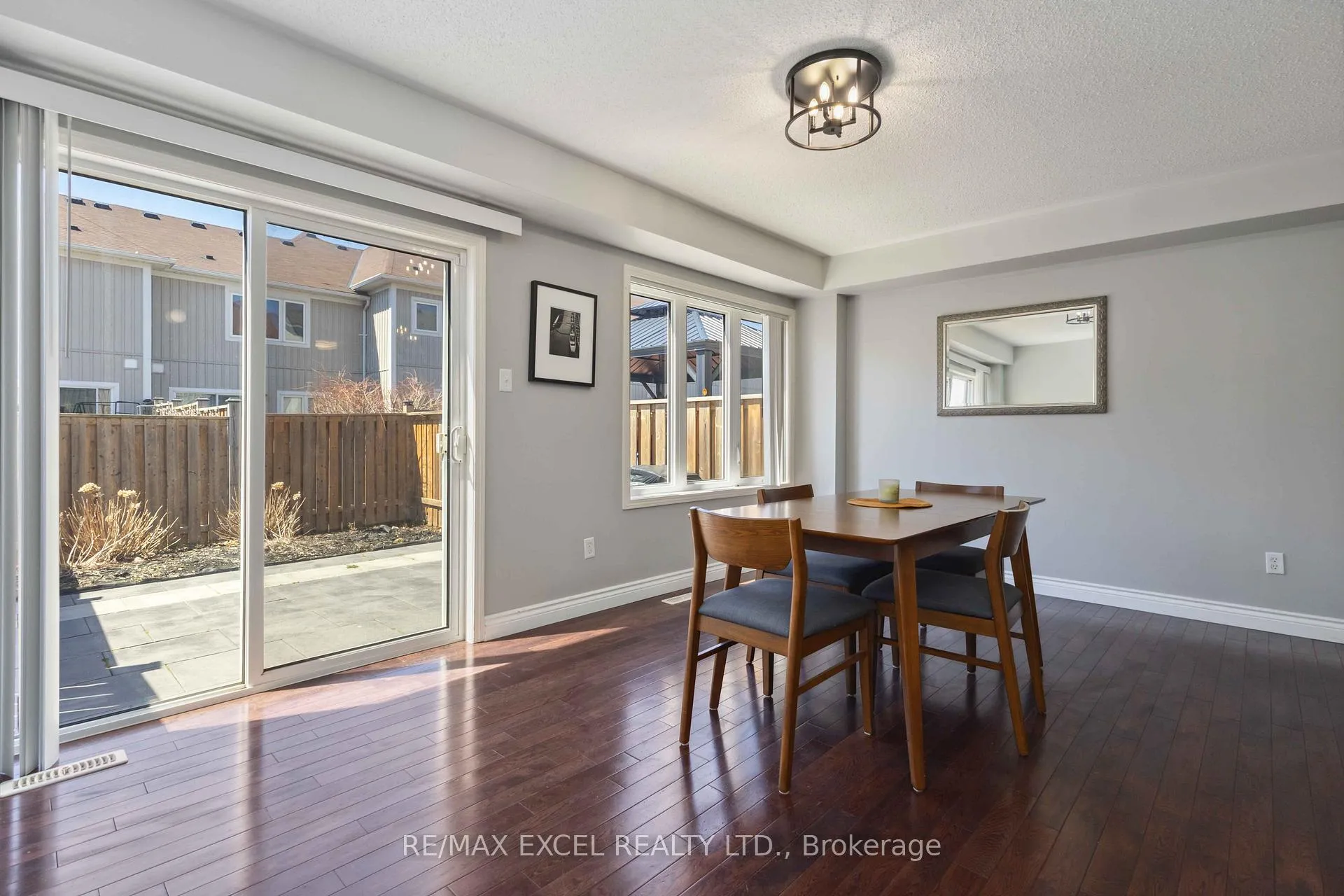Photo 18 of 26 Farmstead Drive, Clarington, Bowmanville — HOMEH