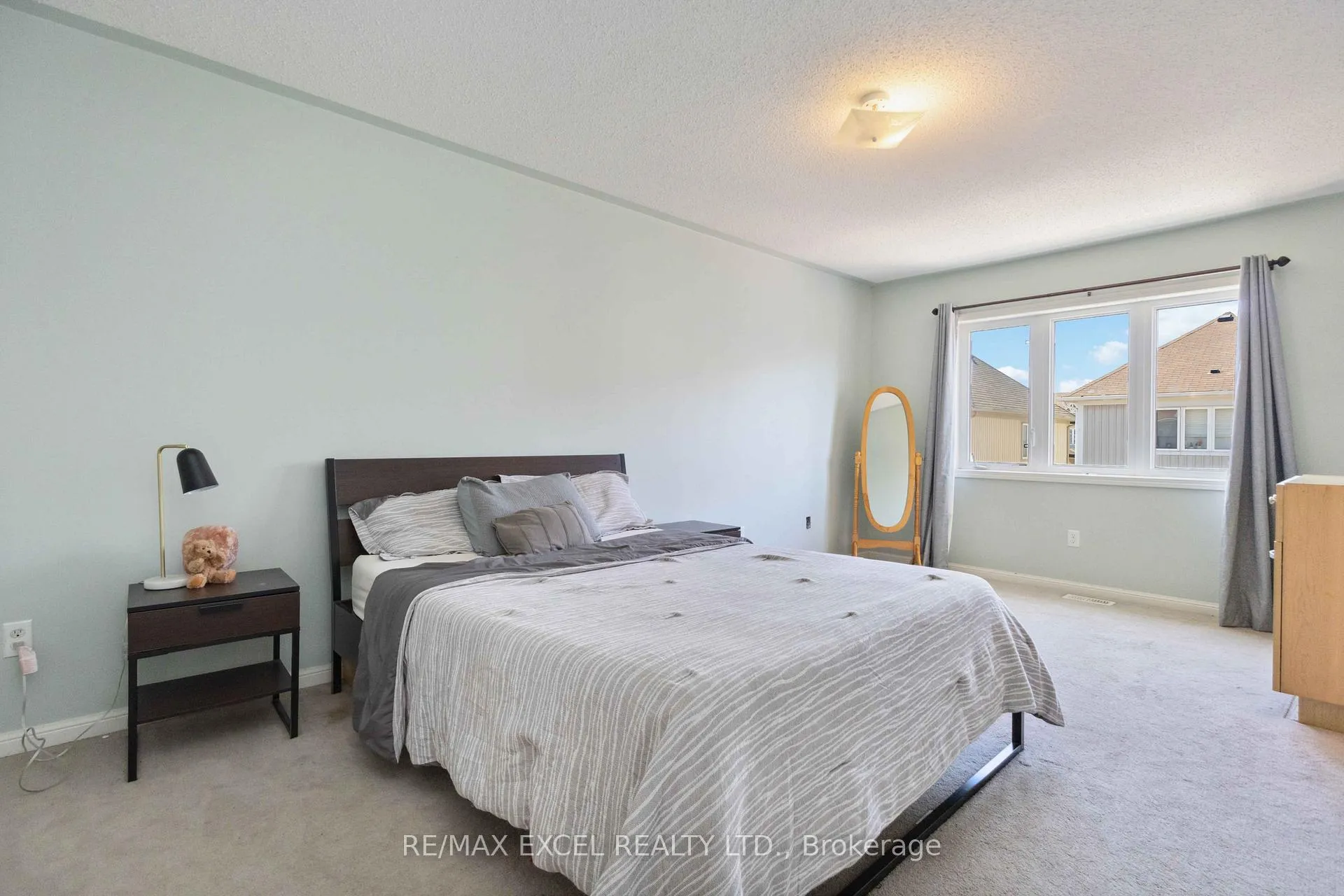 Photo 20 of 26 Farmstead Drive, Clarington, Bowmanville — HOMEH