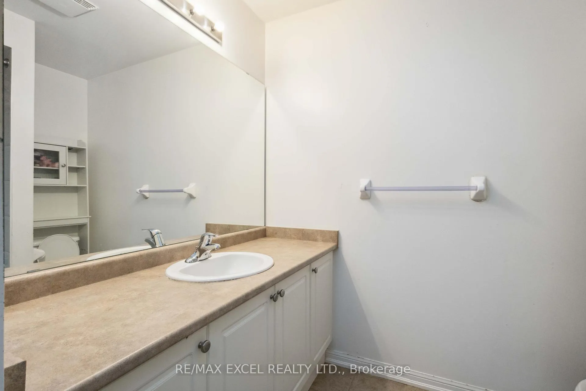 Photo 23 of 26 Farmstead Drive, Clarington, Bowmanville — HOMEH