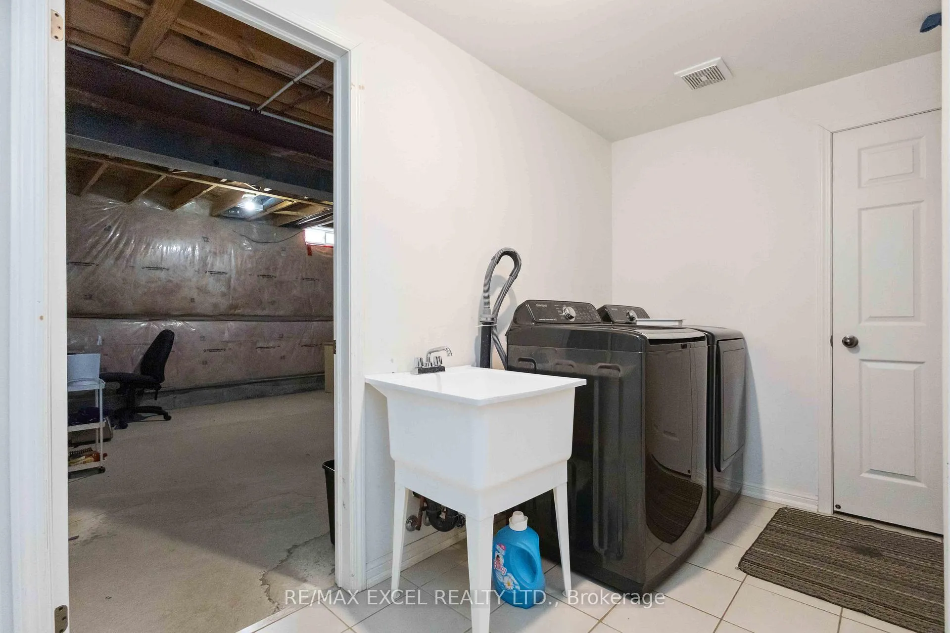 Photo 27 of 26 Farmstead Drive, Clarington, Bowmanville — HOMEH