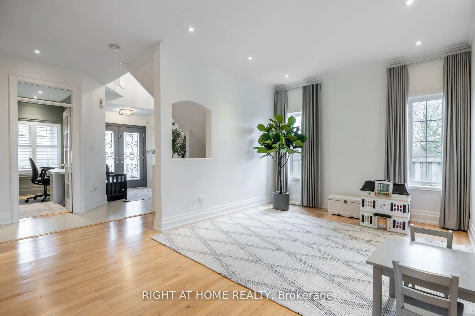 Photo 5 of 2 Mackey Drive, Whitby, Lynde Creek — HOMEH