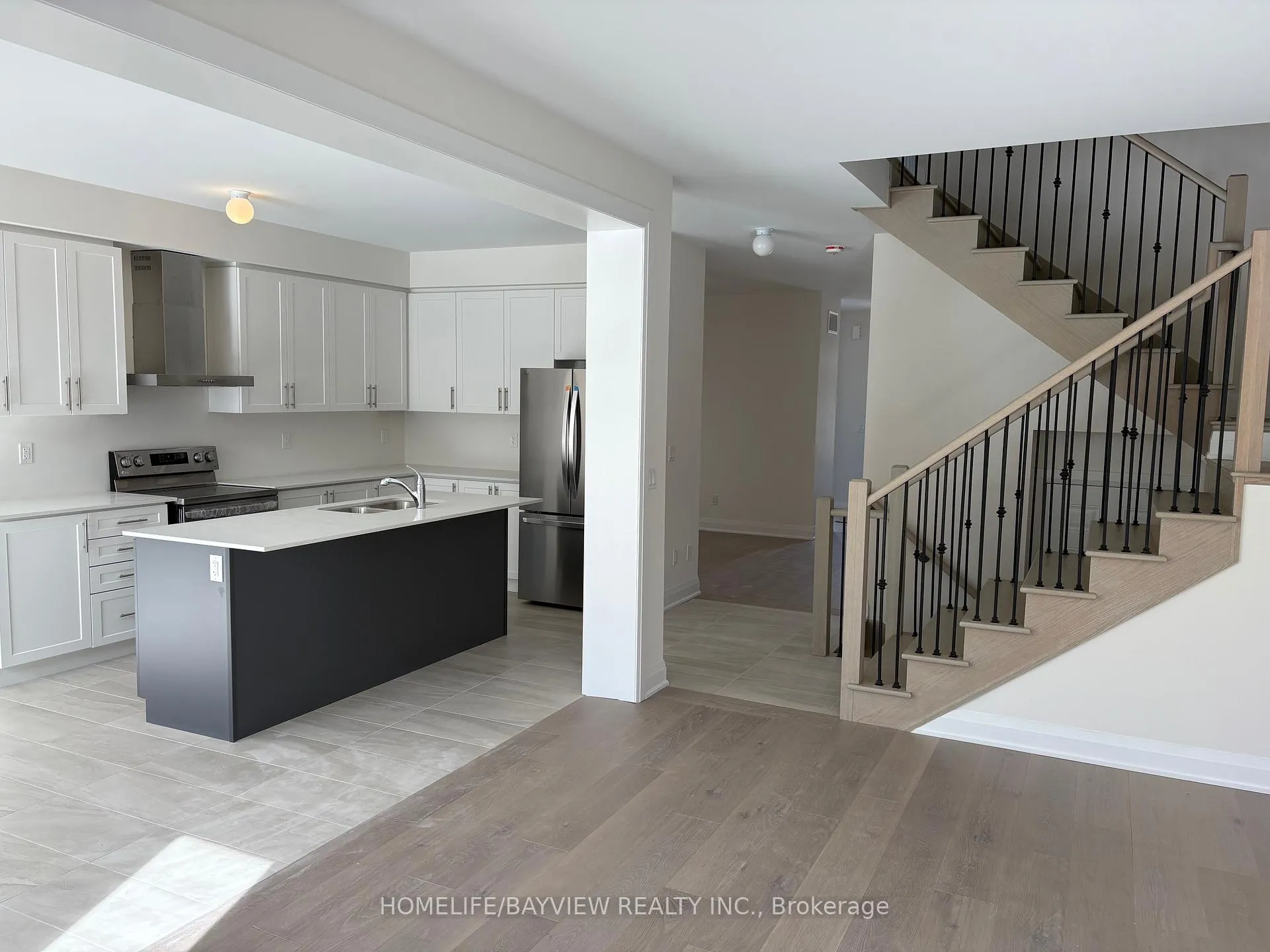 Photo 3 of 1341 Davis Loop, Innisfil, Lefroy — HOMEH