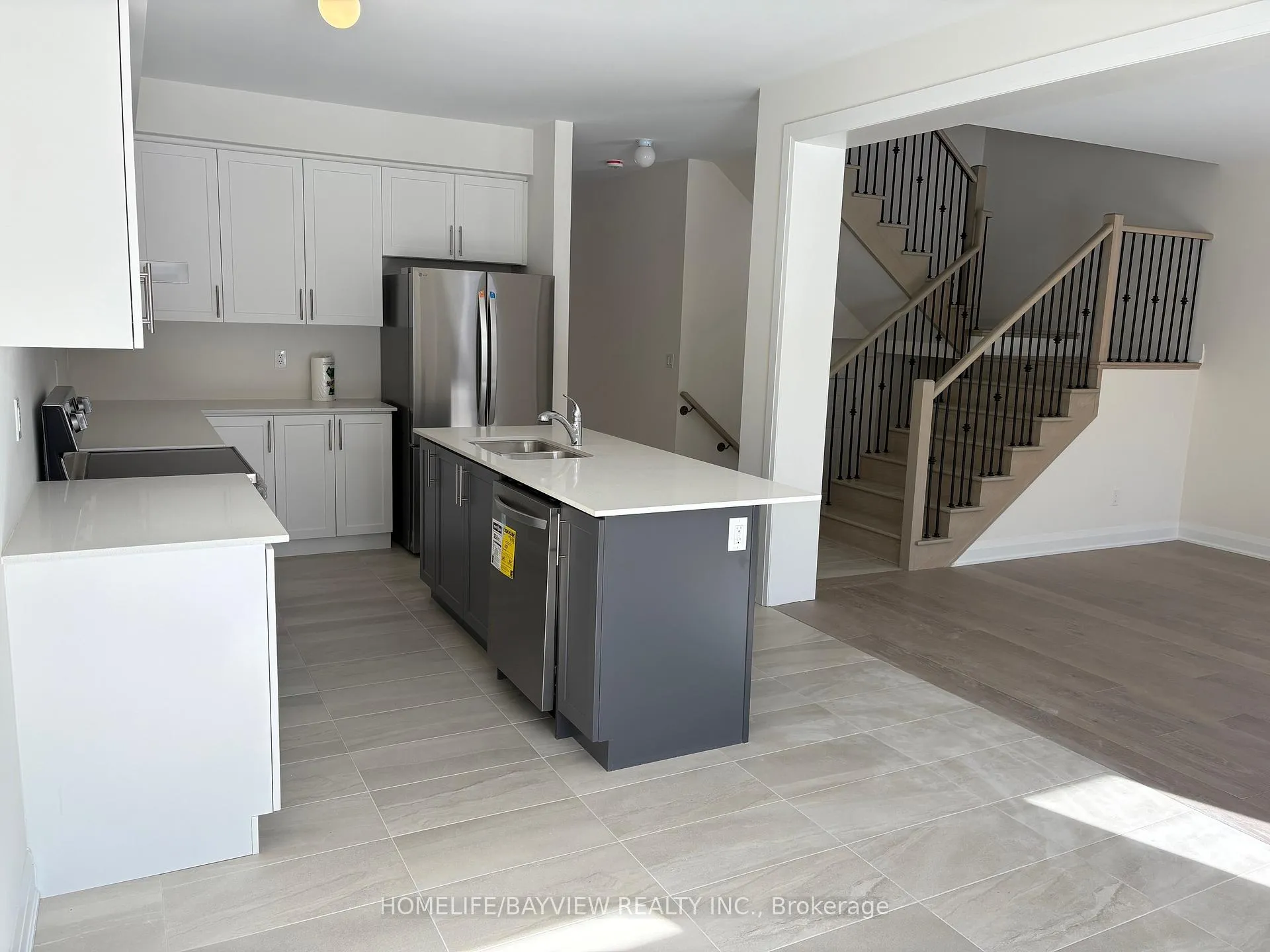 Photo 5 of 1341 Davis Loop, Innisfil, Lefroy — HOMEH