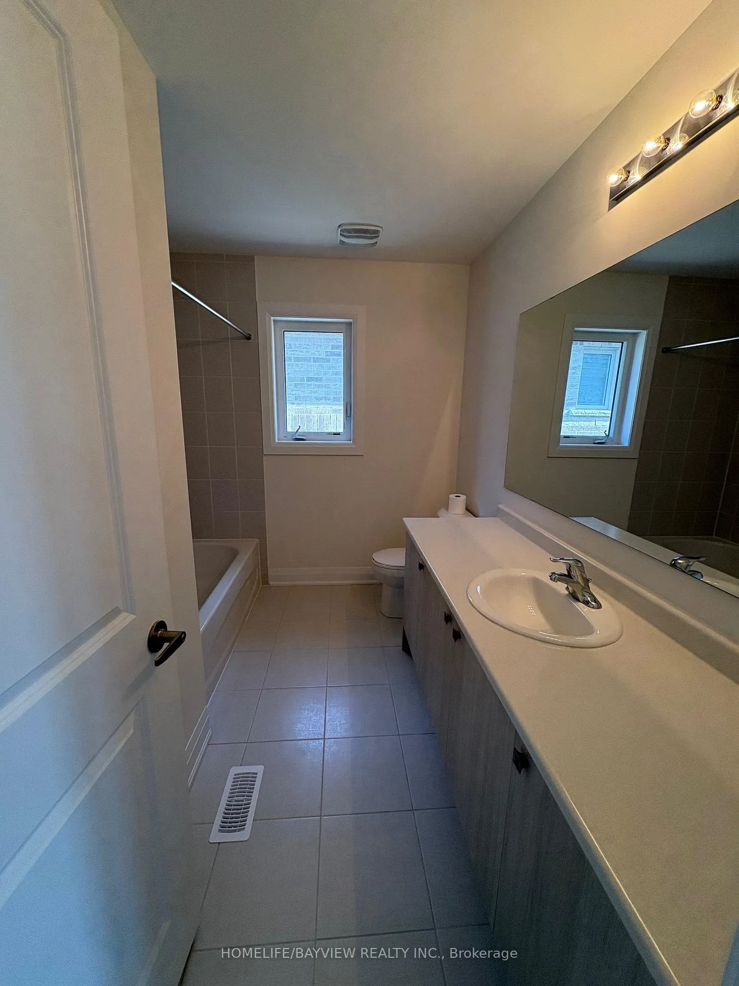 Photo 24 of 1341 Davis Loop, Innisfil, Lefroy — HOMEH