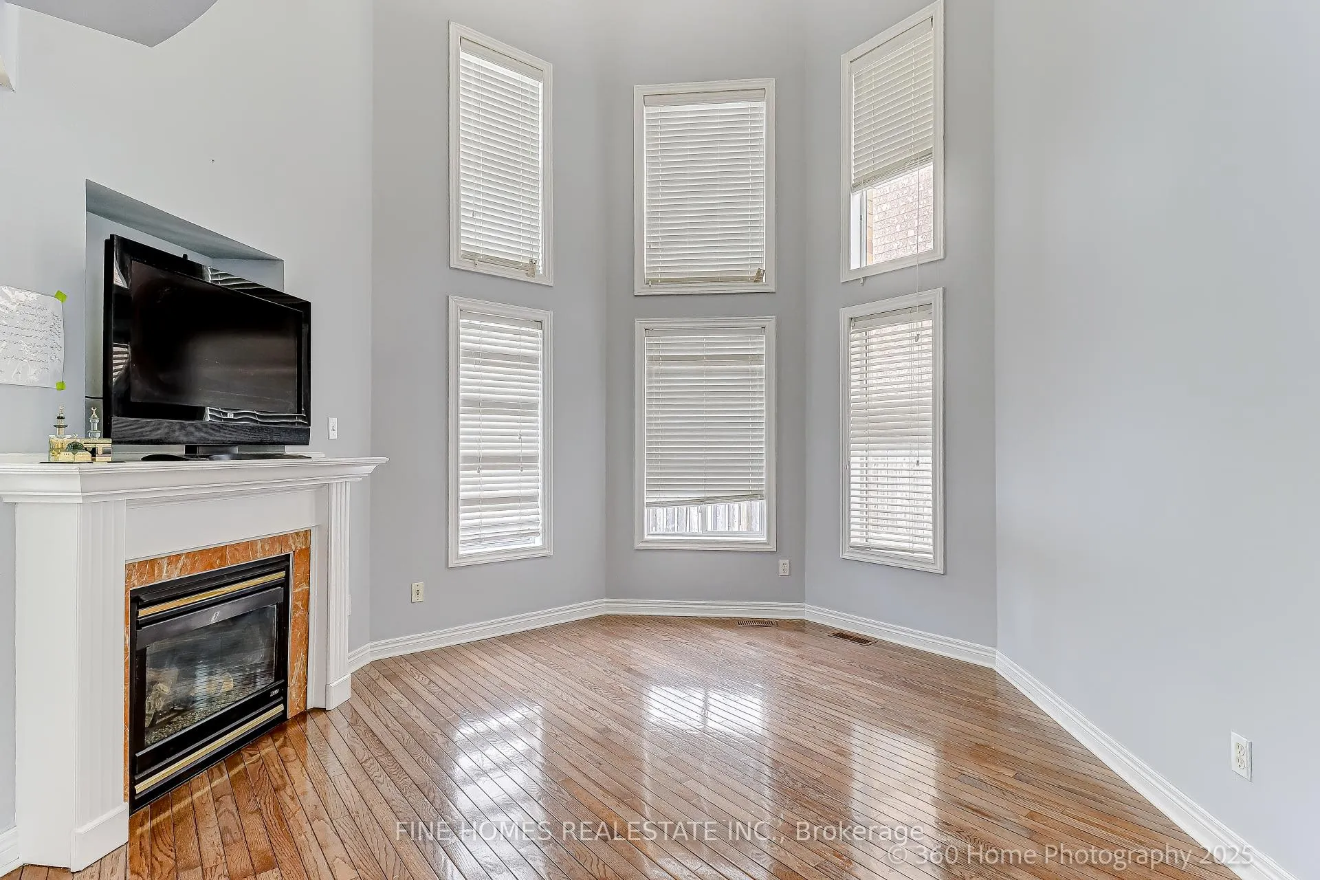 Photo 4 of Unit Upper, 304 drummond Drive, Vaughan, Maple — HOMEH